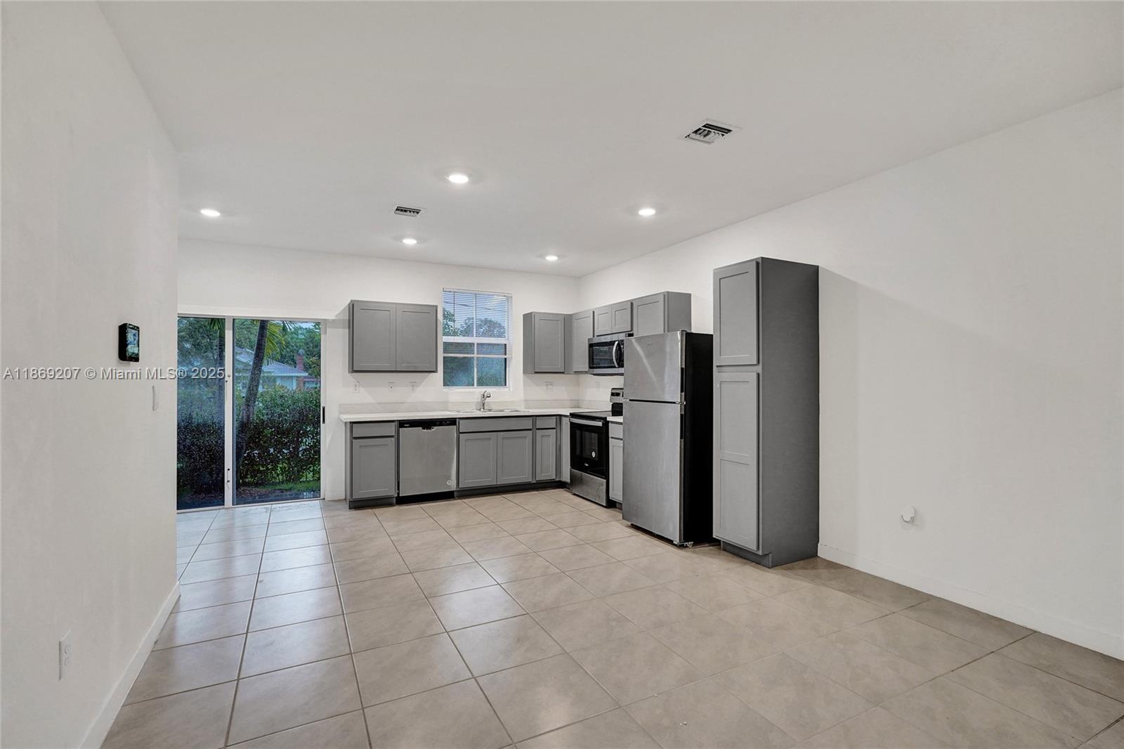 HIGHLAND OAKS 179-135 B - Residential Lease