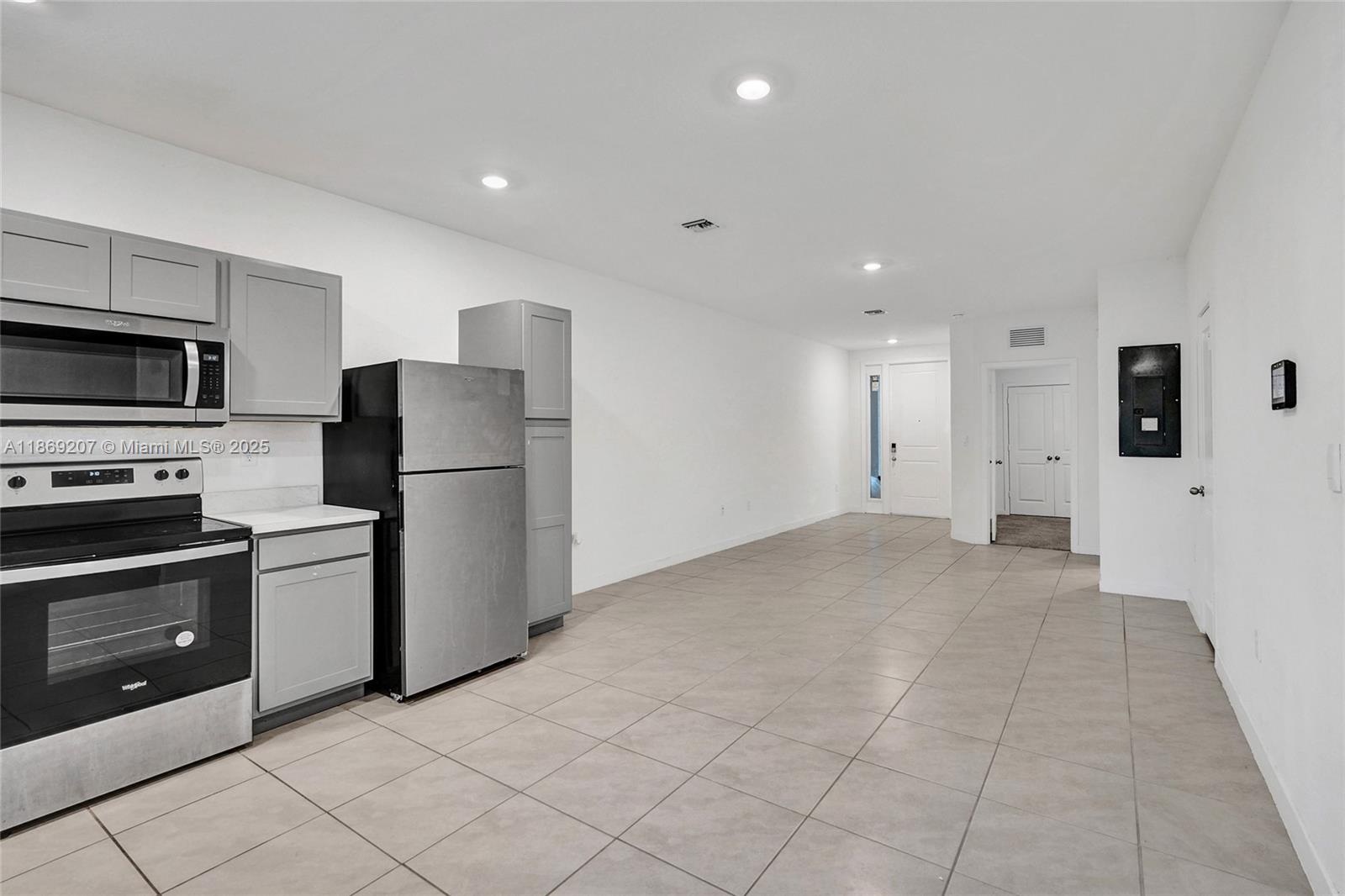 HIGHLAND OAKS 179-135 B - Residential Lease