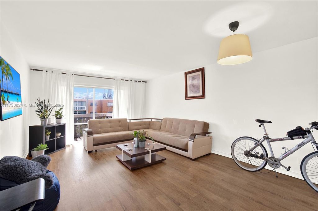 Photo of 233 NE 14th Ave #505, Hallandale Beach, FL 33009 (MLS # A11730824)