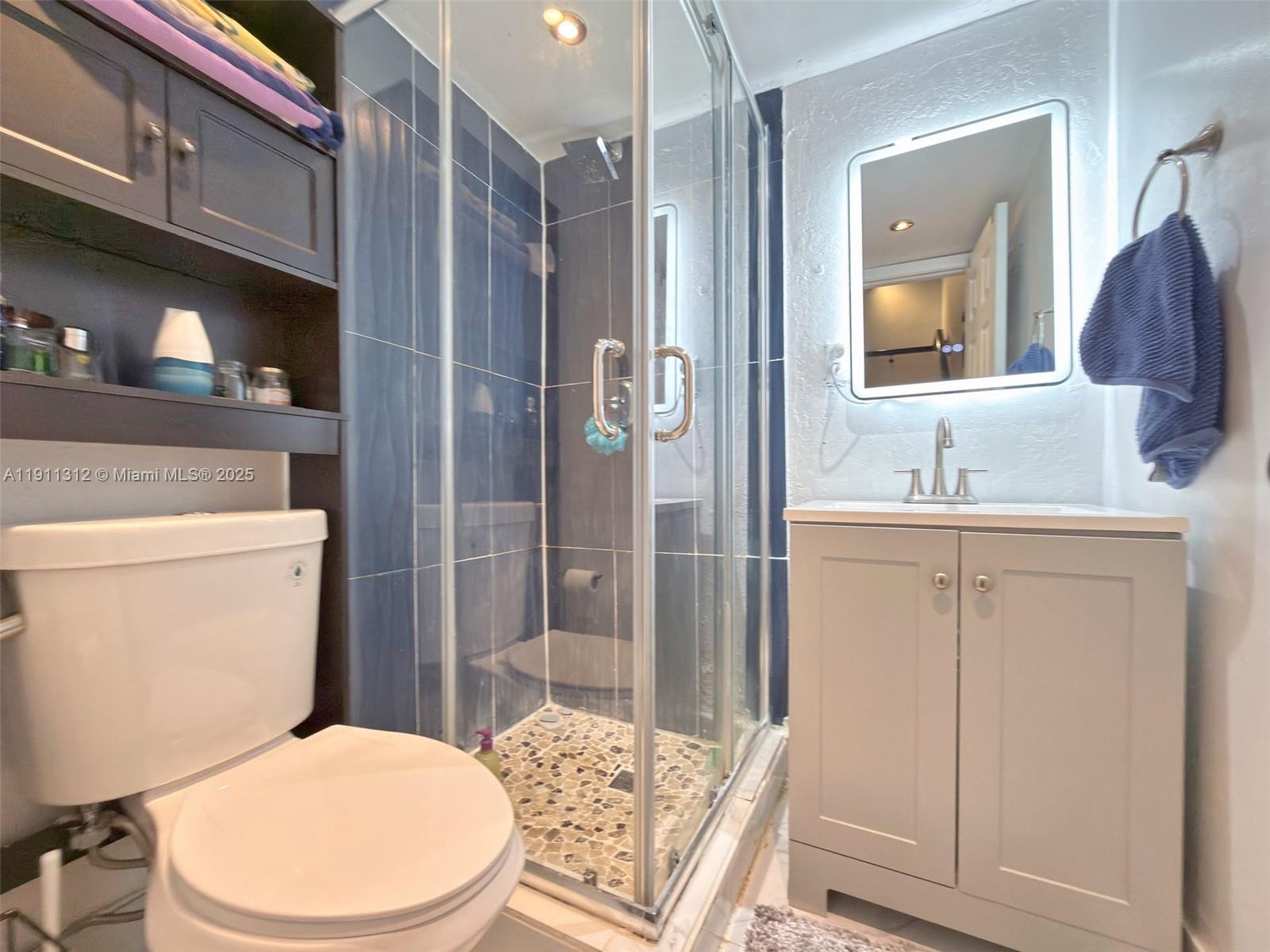 TAMIAMI LAKES TOWNHOUSES - Residential