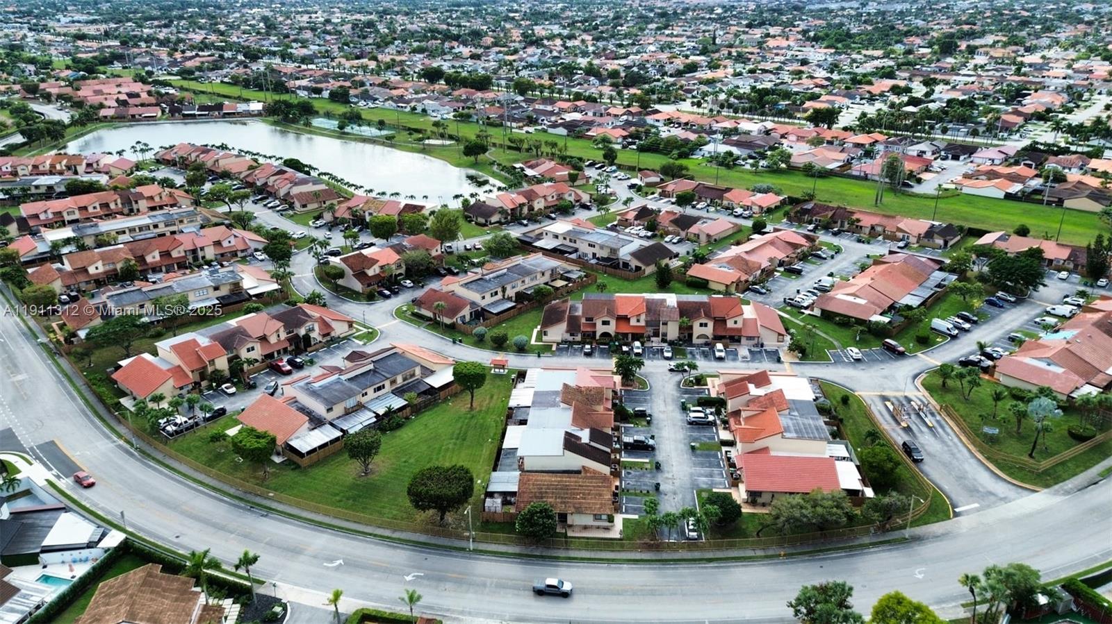 TAMIAMI LAKES TOWNHOUSES - Residential