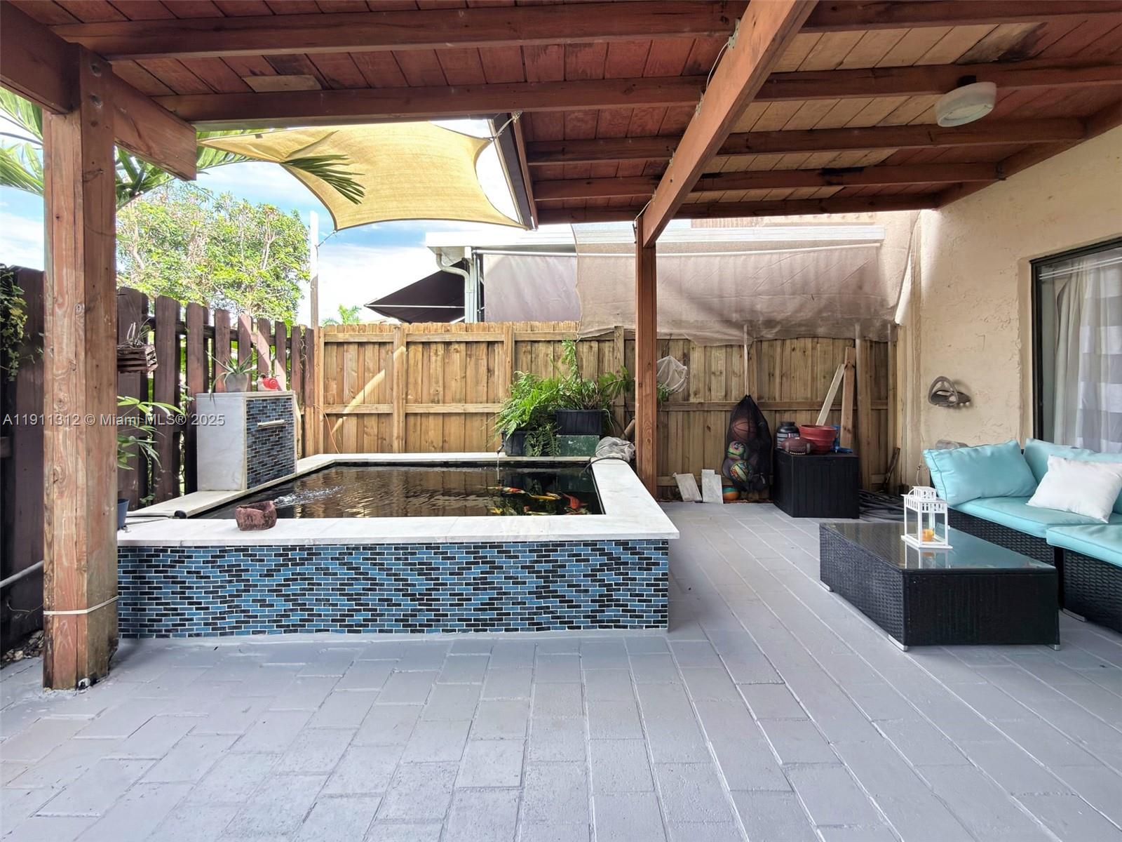 TAMIAMI LAKES TOWNHOUSES - Residential