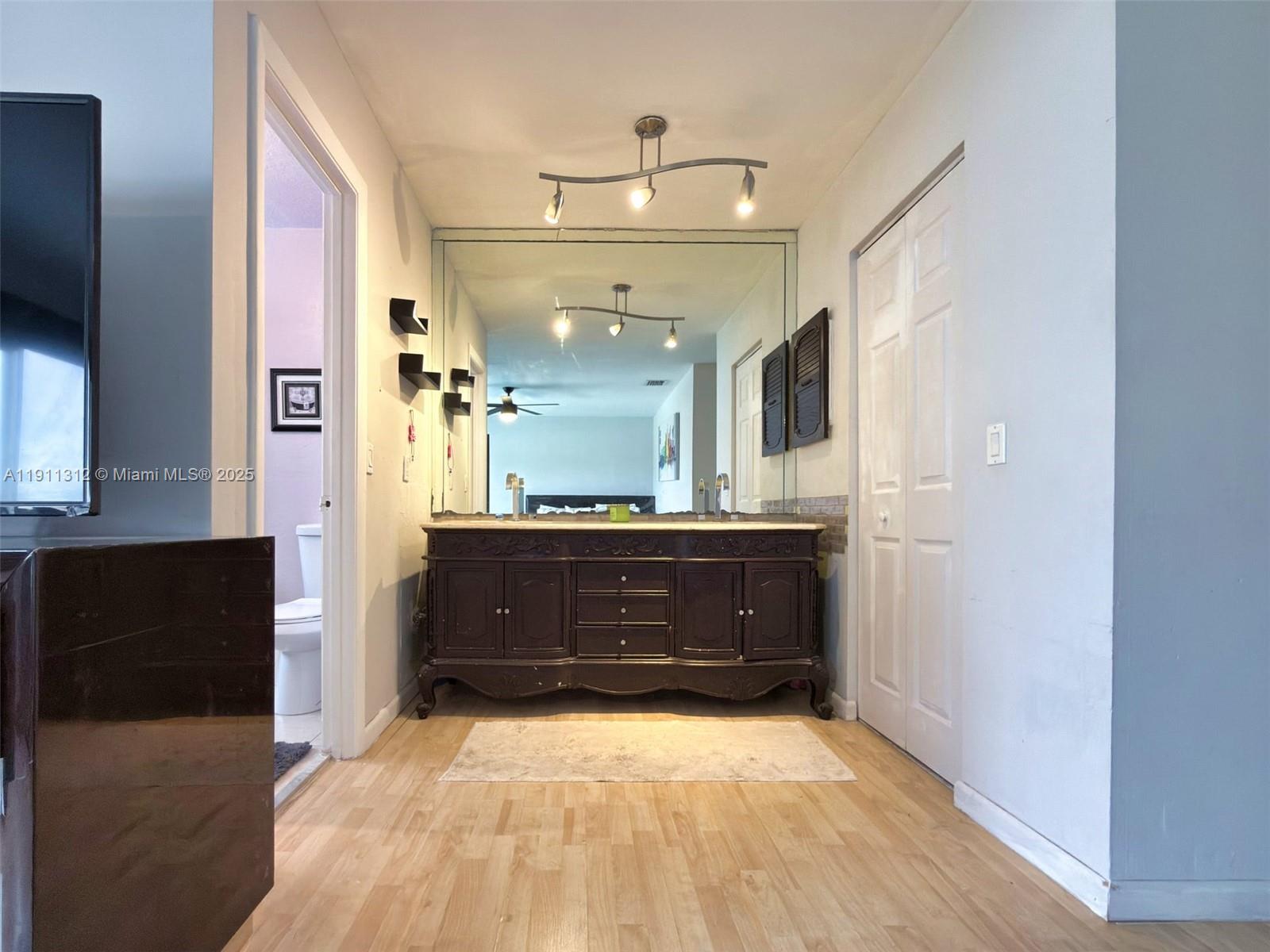 TAMIAMI LAKES TOWNHOUSES - Residential