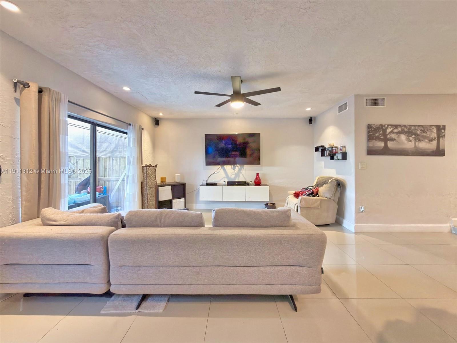 TAMIAMI LAKES TOWNHOUSES - Residential