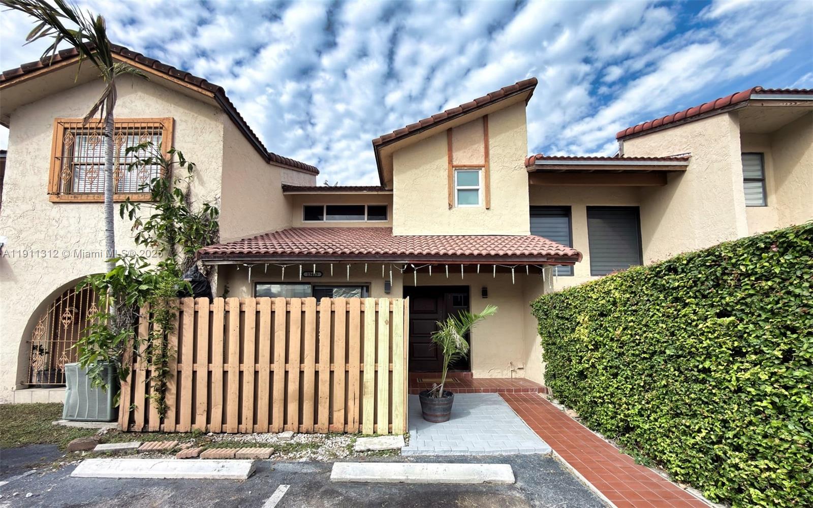 TAMIAMI LAKES TOWNHOUSES - Residential