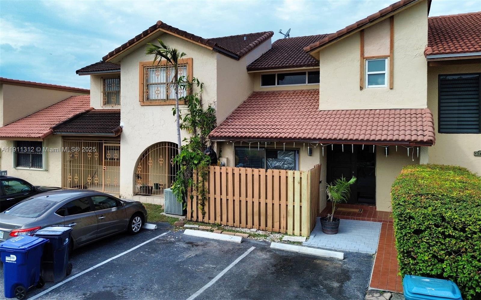 TAMIAMI LAKES TOWNHOUSES - Residential