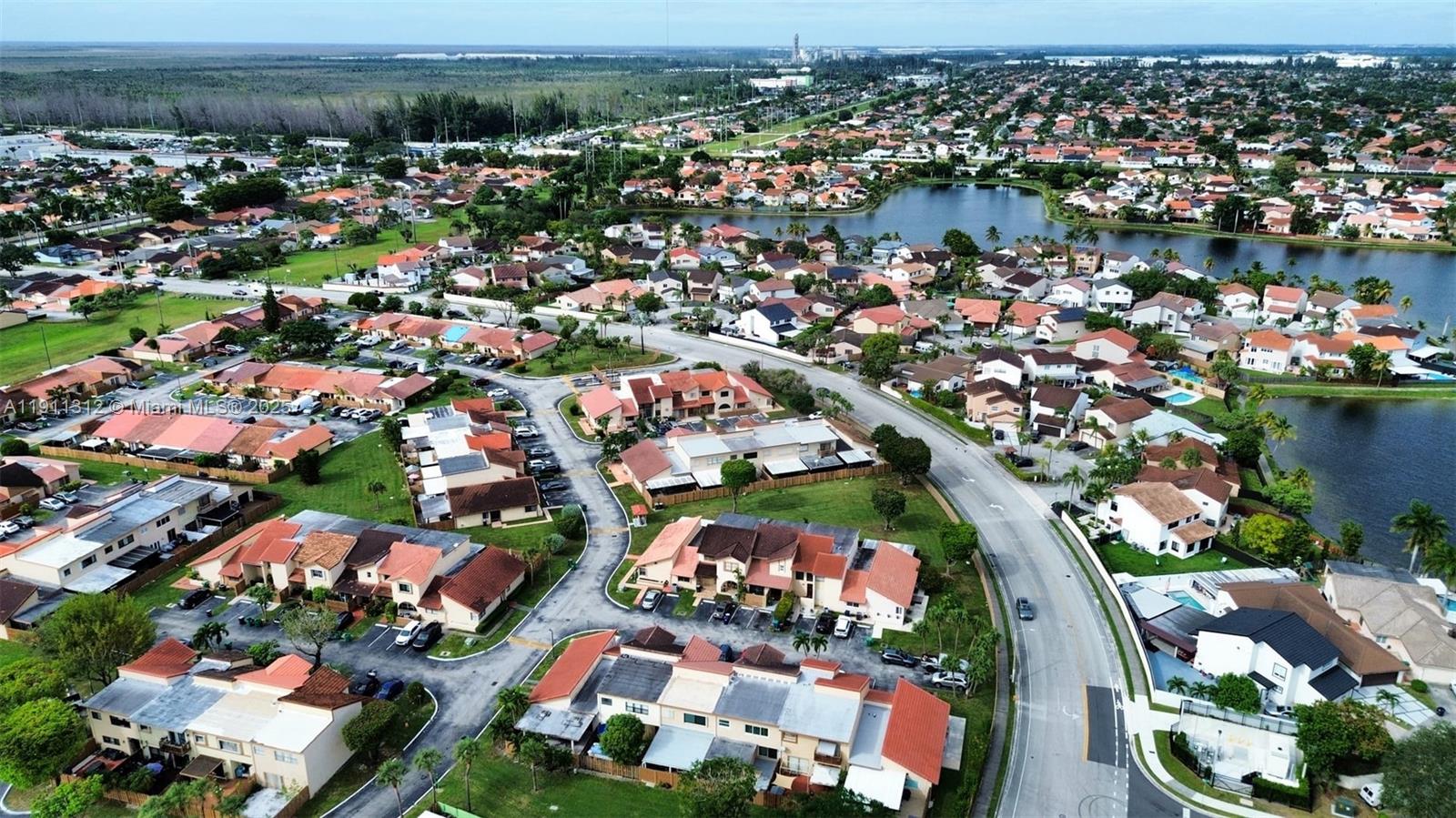 TAMIAMI LAKES TOWNHOUSES - Residential