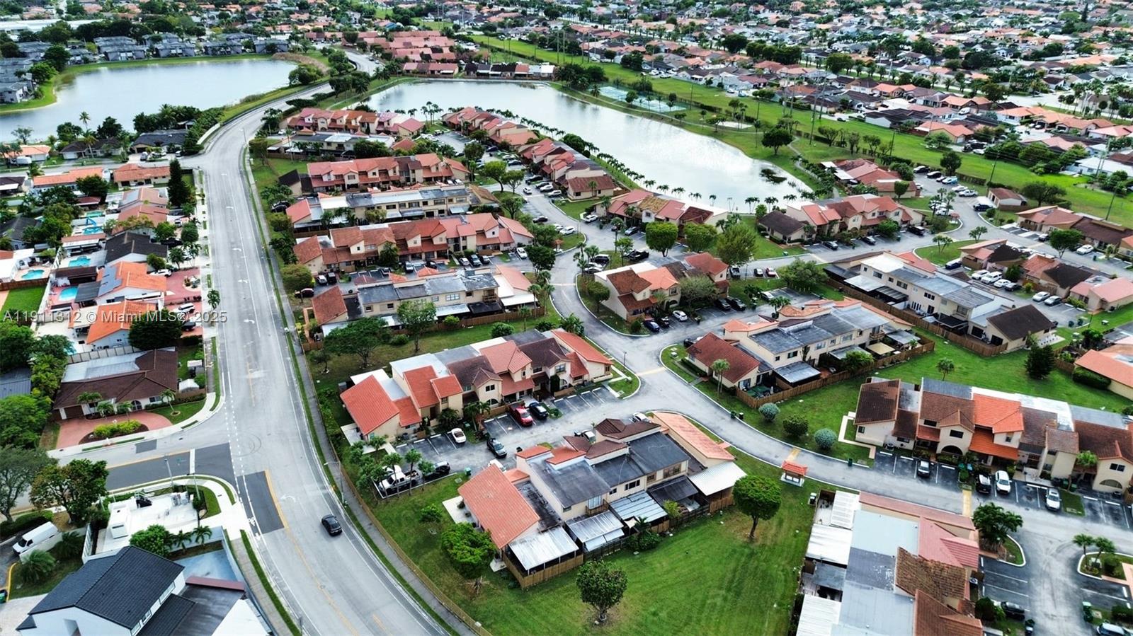 TAMIAMI LAKES TOWNHOUSES - Residential