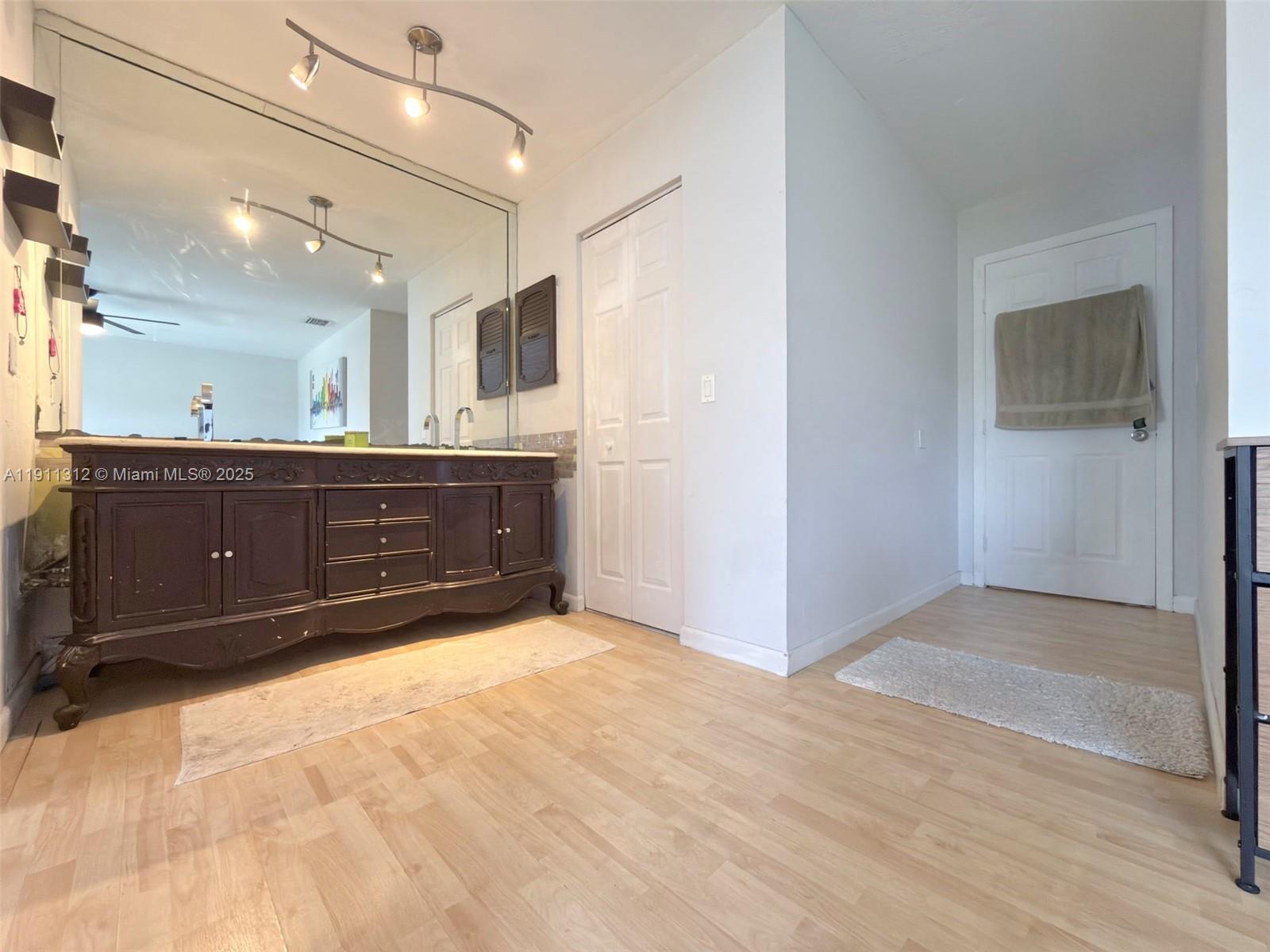 TAMIAMI LAKES TOWNHOUSES - Residential