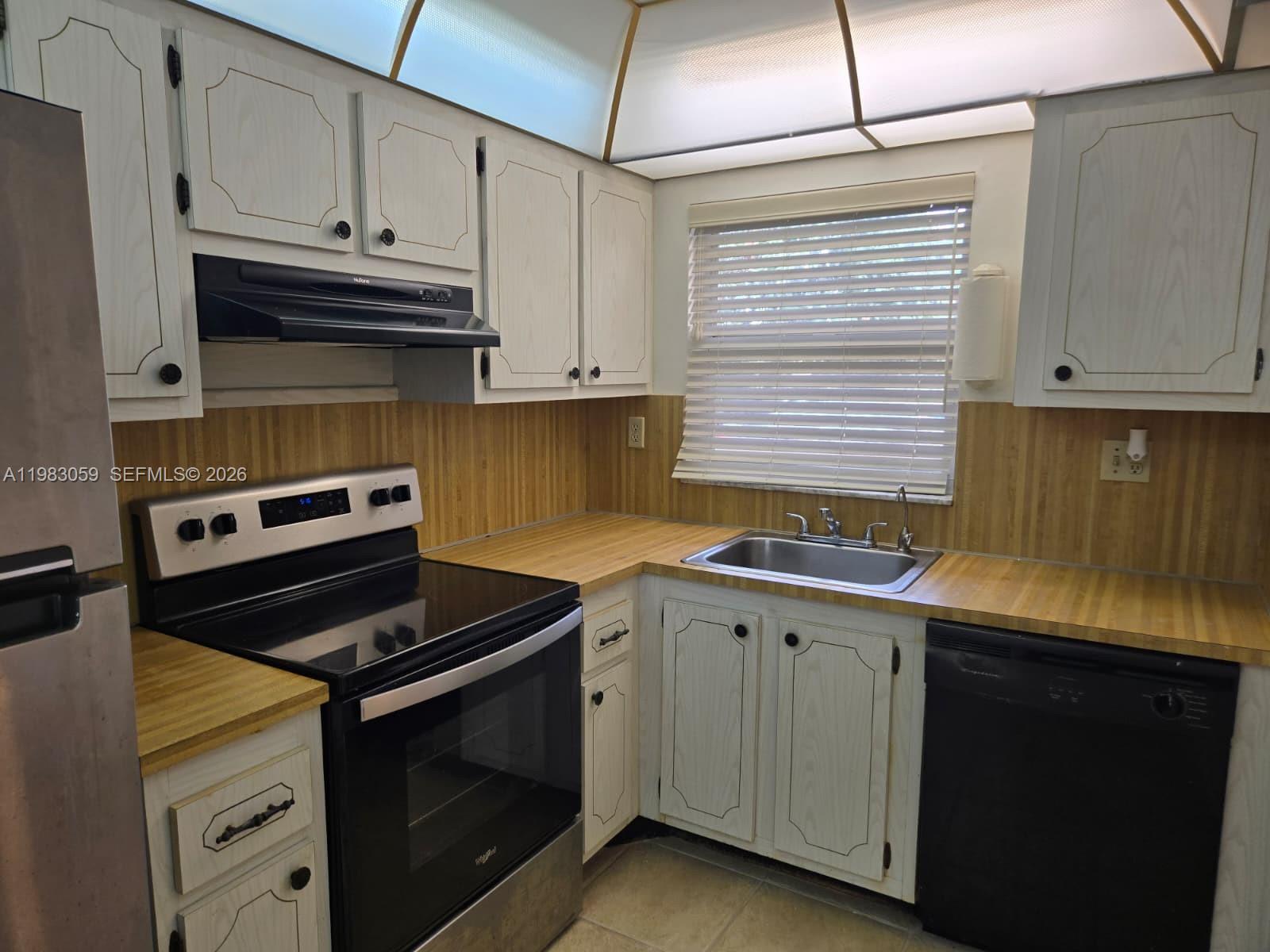 SUNRISE LAKES 97 CONDO - Residential