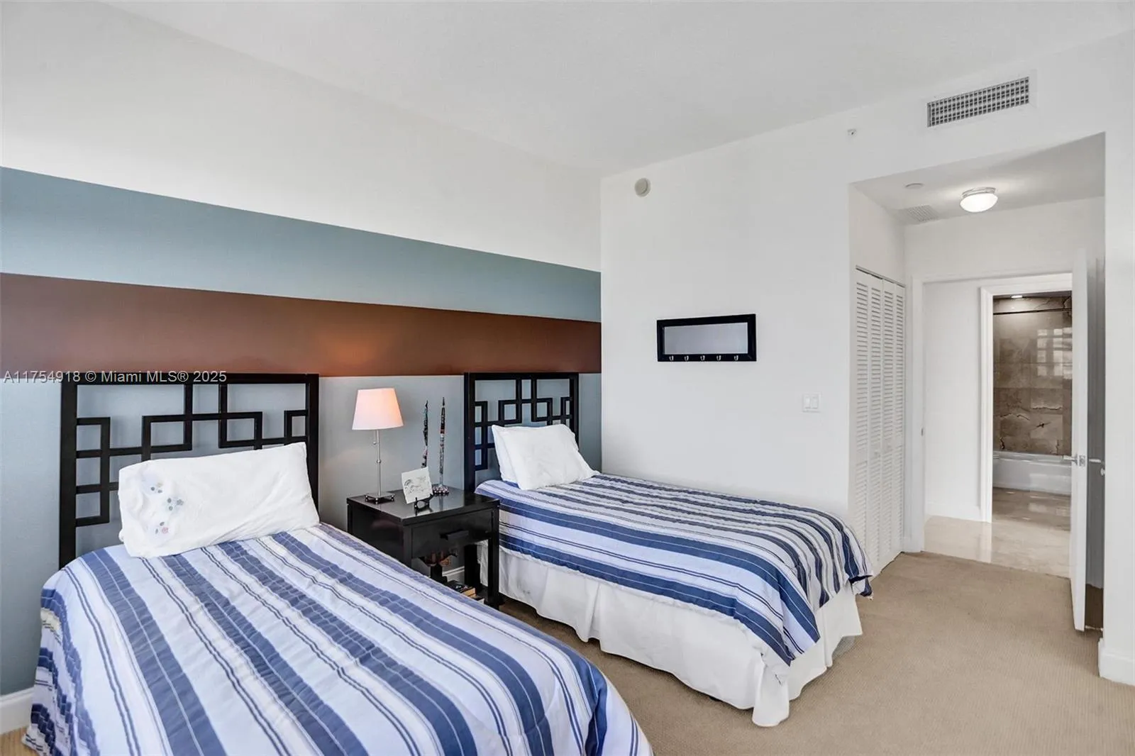 Miami Beach, Florida 33141, United States, 2 Bedrooms Bedrooms, ,2 BathroomsBathrooms,Residential,Active,82844