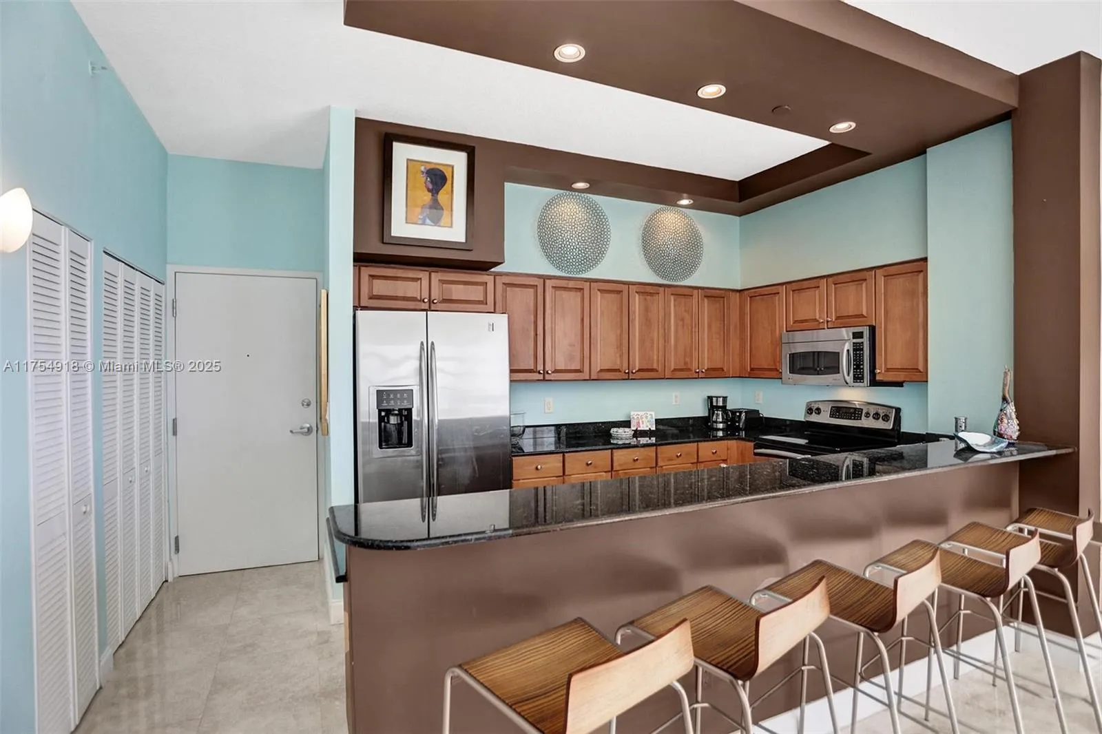 Miami Beach, Florida 33141, United States, 2 Bedrooms Bedrooms, ,2 BathroomsBathrooms,Residential,Active,82844