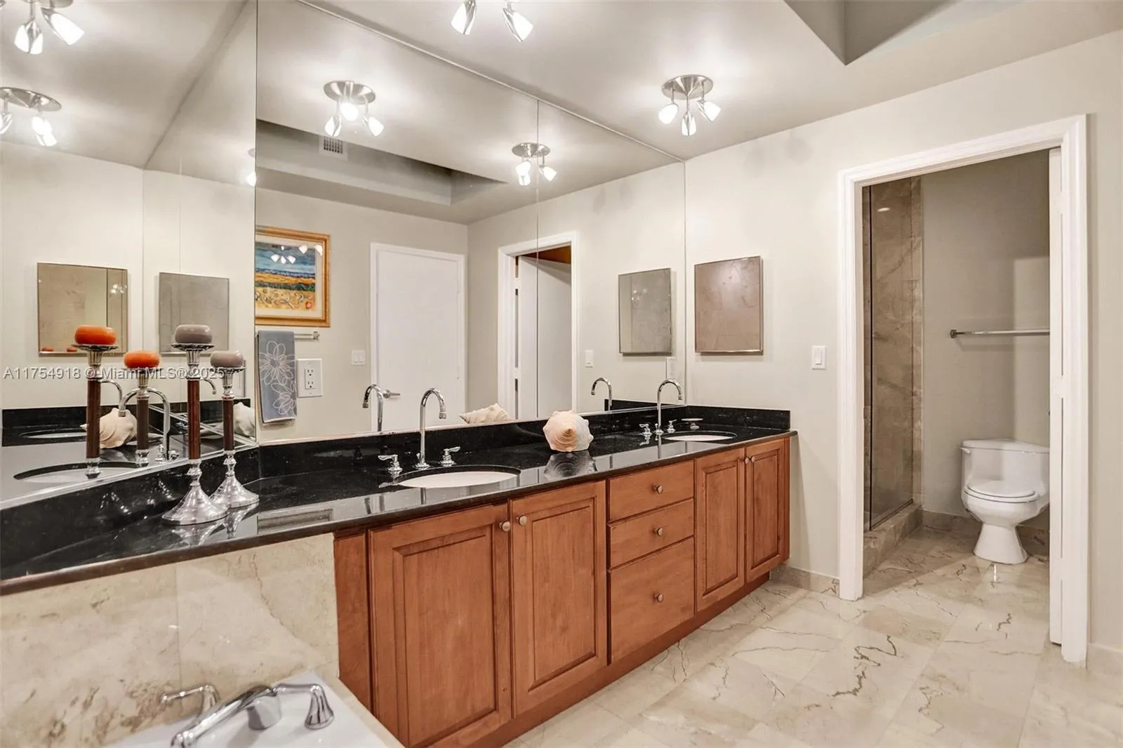 Miami Beach, Florida 33141, United States, 2 Bedrooms Bedrooms, ,2 BathroomsBathrooms,Residential,Active,82844