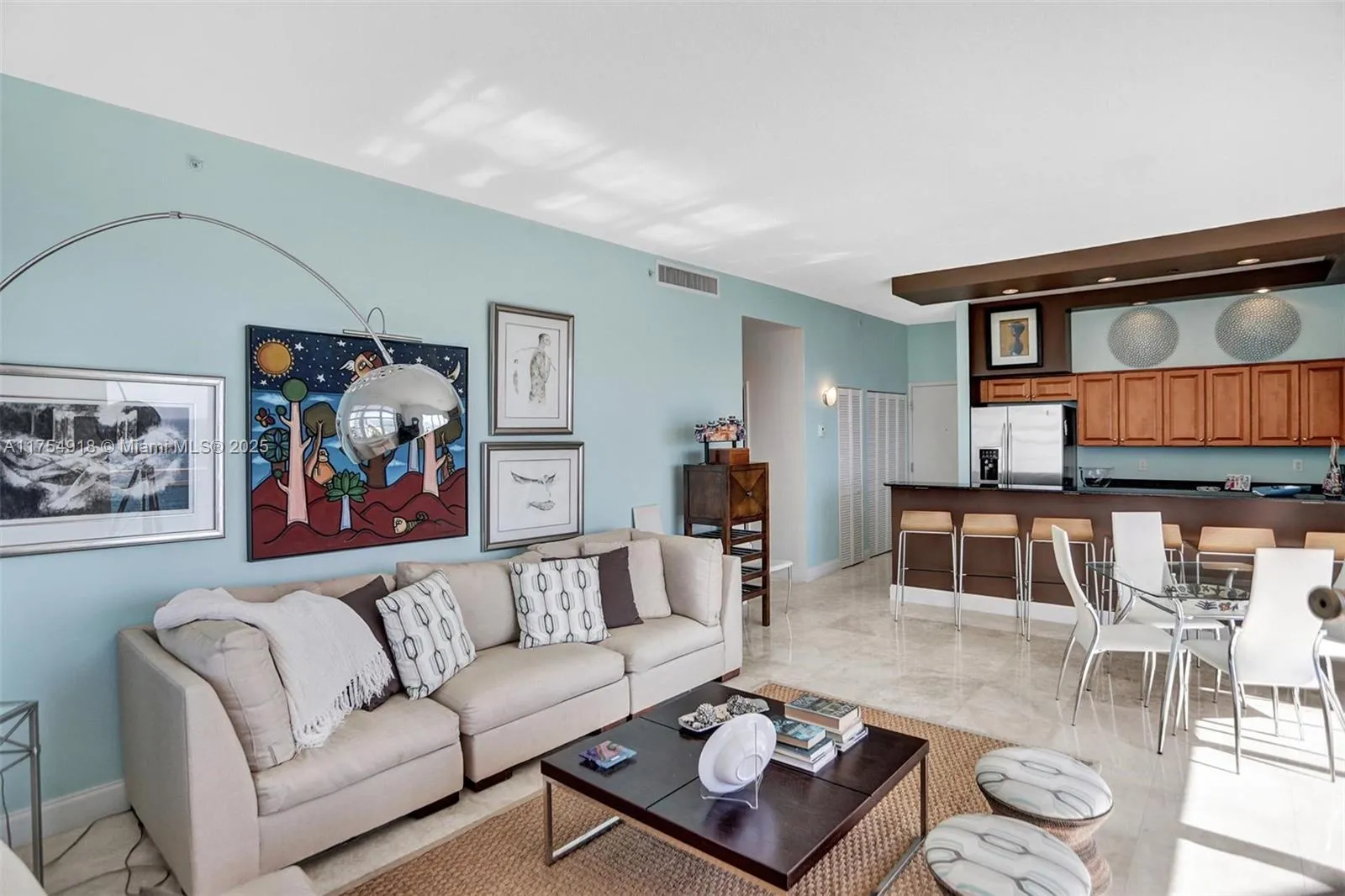 Miami Beach, Florida 33141, United States, 2 Bedrooms Bedrooms, ,2 BathroomsBathrooms,Residential,Active,82844