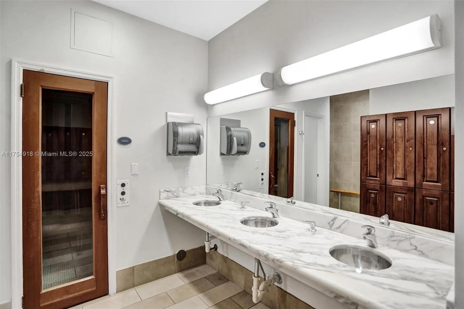 Miami Beach, Florida 33141, United States, 2 Bedrooms Bedrooms, ,2 BathroomsBathrooms,Residential,Active,82844