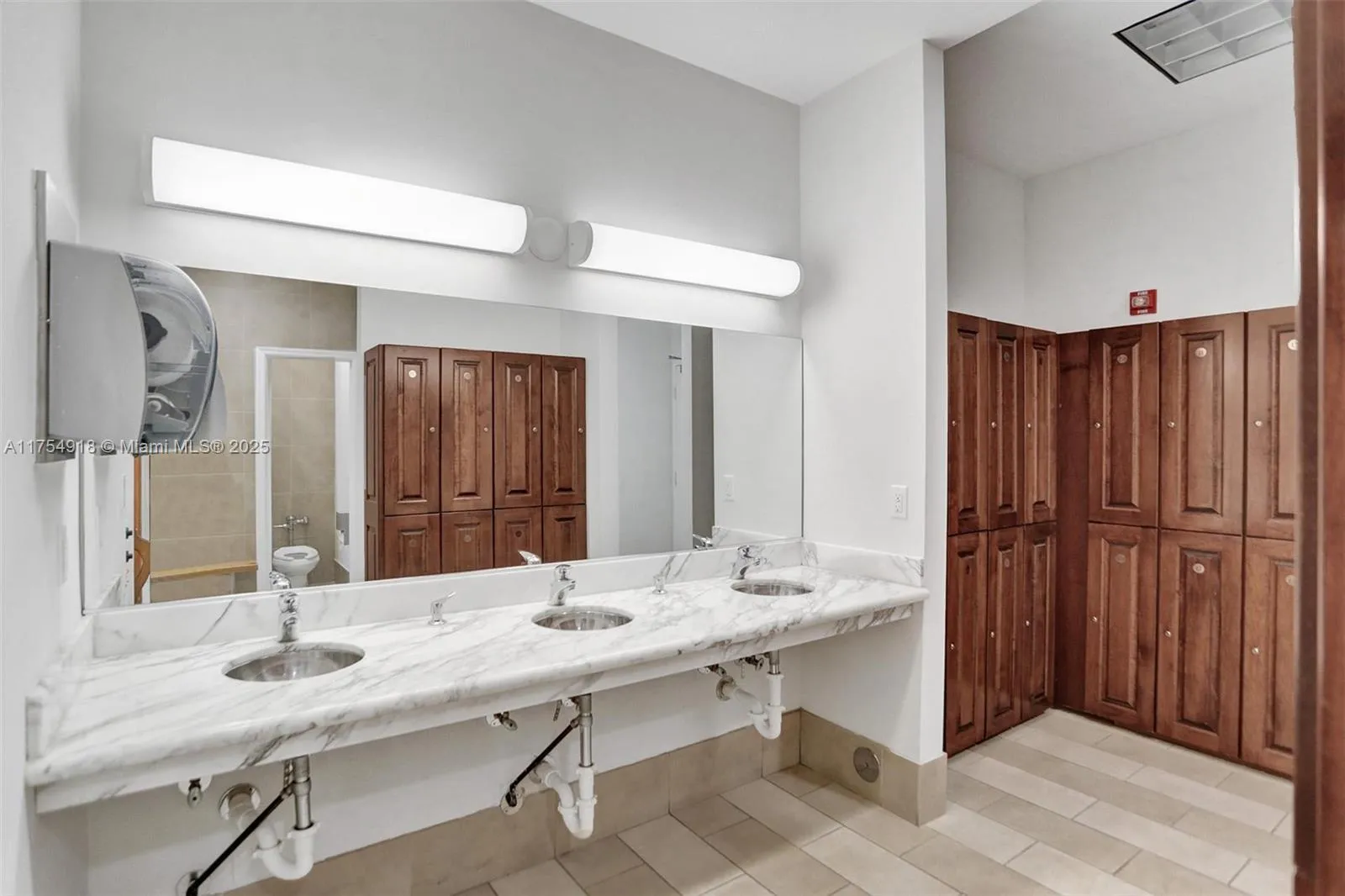 Miami Beach, Florida 33141, United States, 2 Bedrooms Bedrooms, ,2 BathroomsBathrooms,Residential,Active,82844