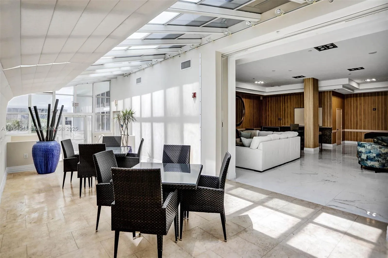 Miami Beach, Florida 33141, United States, 2 Bedrooms Bedrooms, ,2 BathroomsBathrooms,Residential,Active,82844