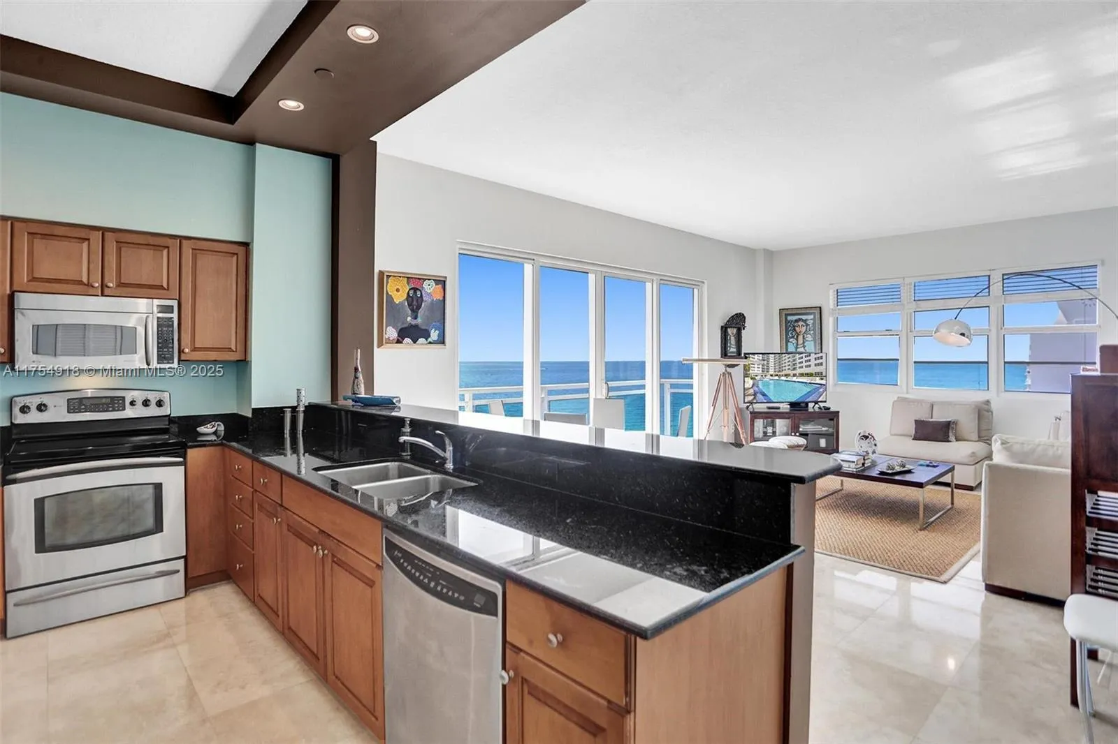 Miami Beach, Florida 33141, United States, 2 Bedrooms Bedrooms, ,2 BathroomsBathrooms,Residential,Active,82844