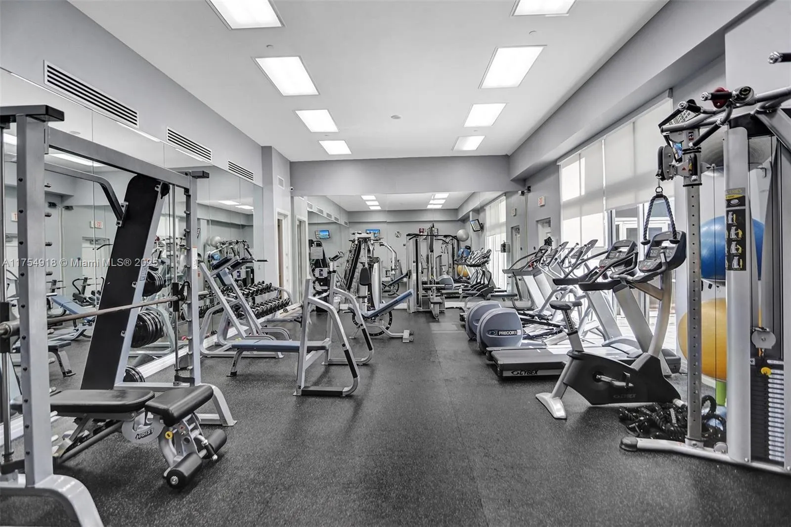 Miami Beach, Florida 33141, United States, 2 Bedrooms Bedrooms, ,2 BathroomsBathrooms,Residential,Active,82844