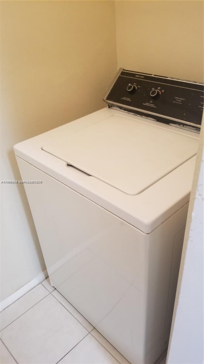 PALMS POINT CONDO - Residential Lease
