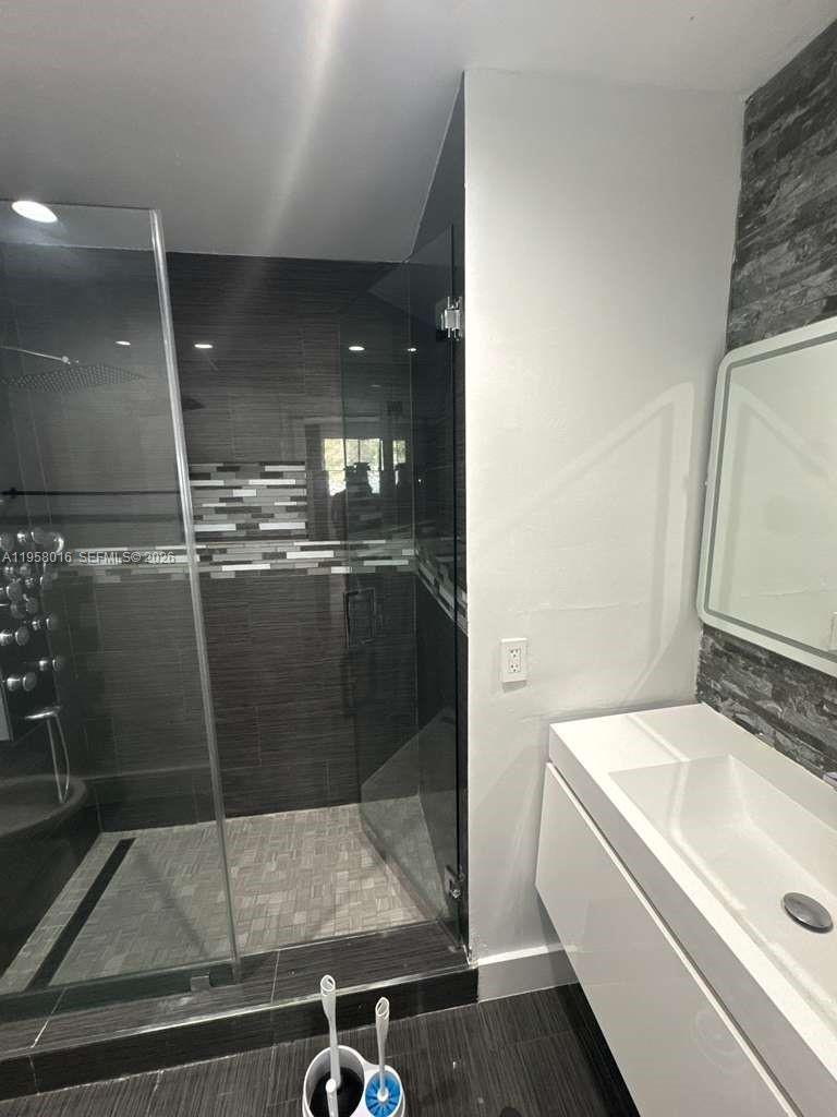 LAKES BY THE BAY SEC 3 - Residential Lease