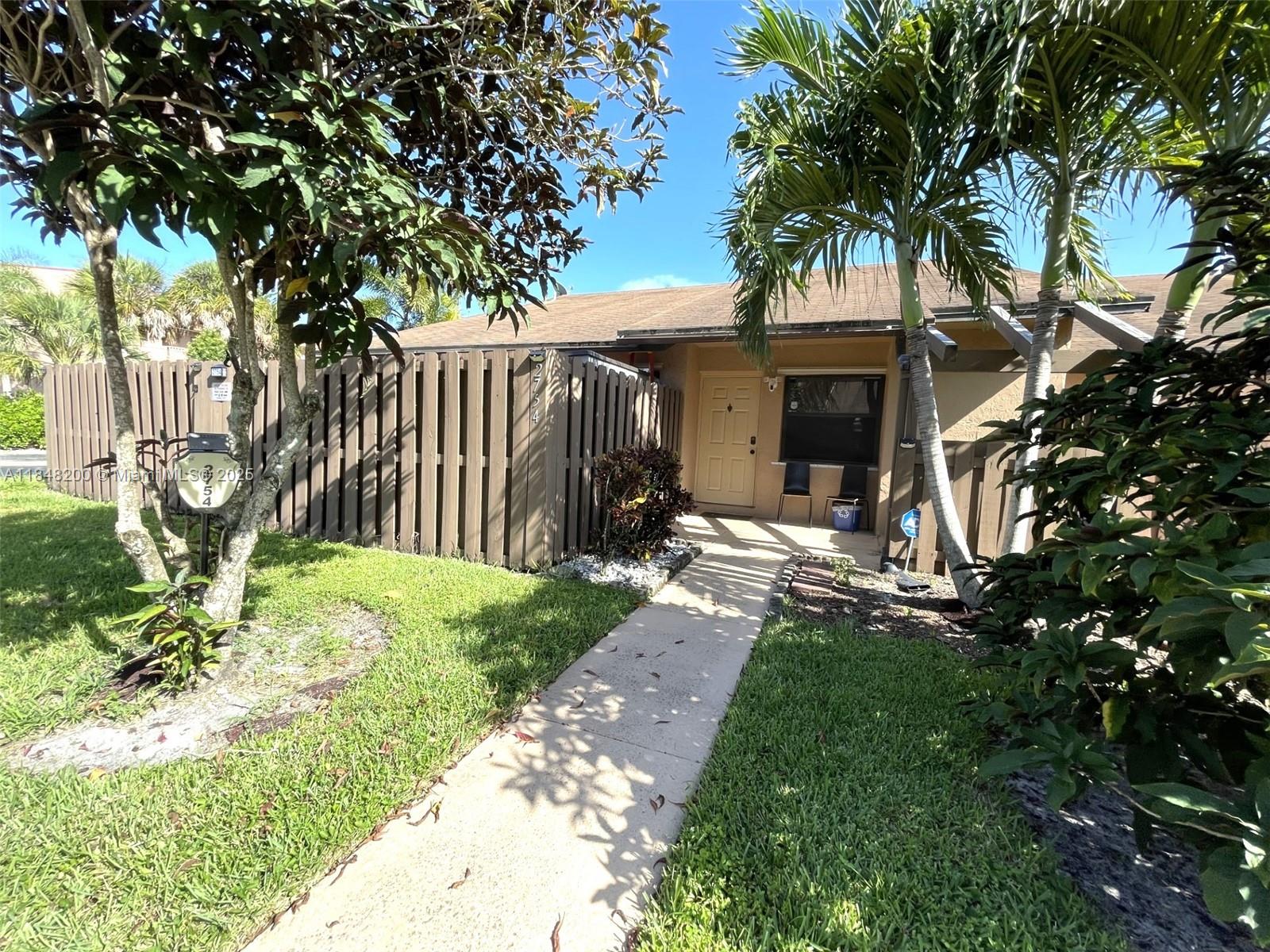 2754 N Nob Hill Rd