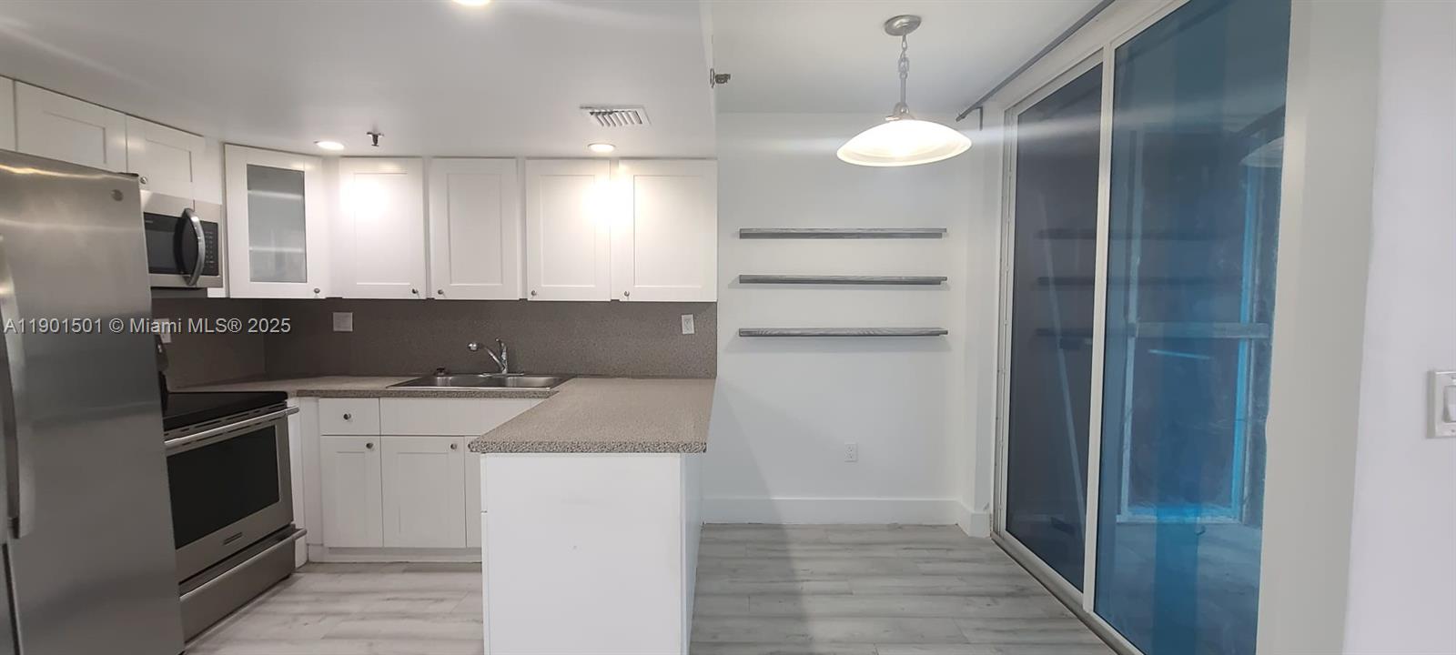 GREYNOLDS PARK CLUB CONDO - Residential Lease