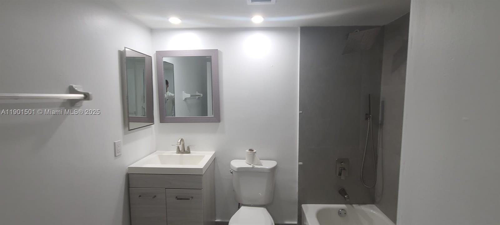 GREYNOLDS PARK CLUB CONDO - Residential Lease