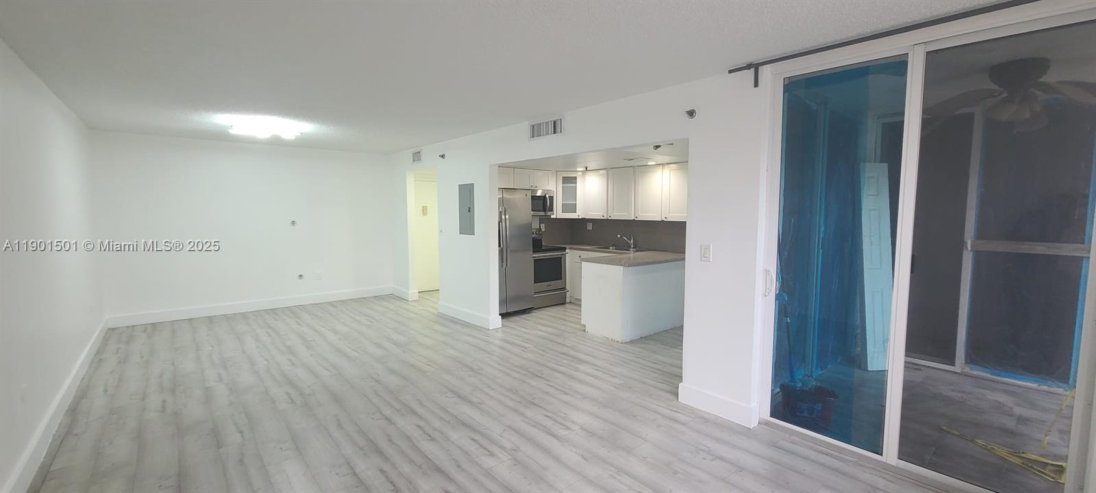 GREYNOLDS PARK CLUB CONDO - Residential Lease