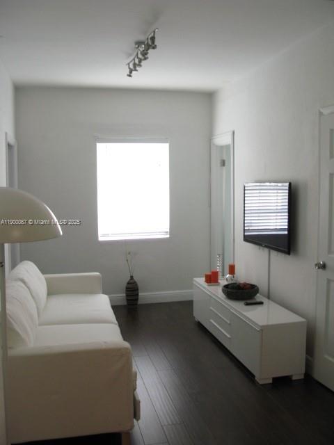 THE VINTAGE EAST CONDO - Residential Lease