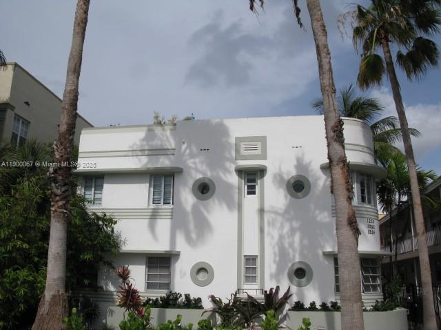 THE VINTAGE EAST CONDO - Residential Lease