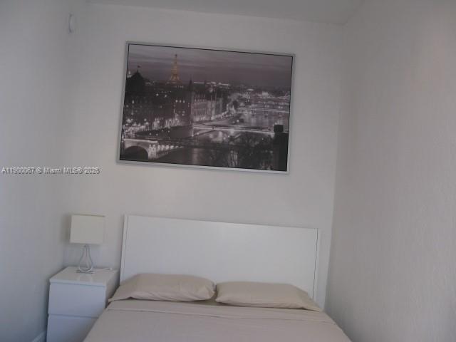 THE VINTAGE EAST CONDO - Residential Lease