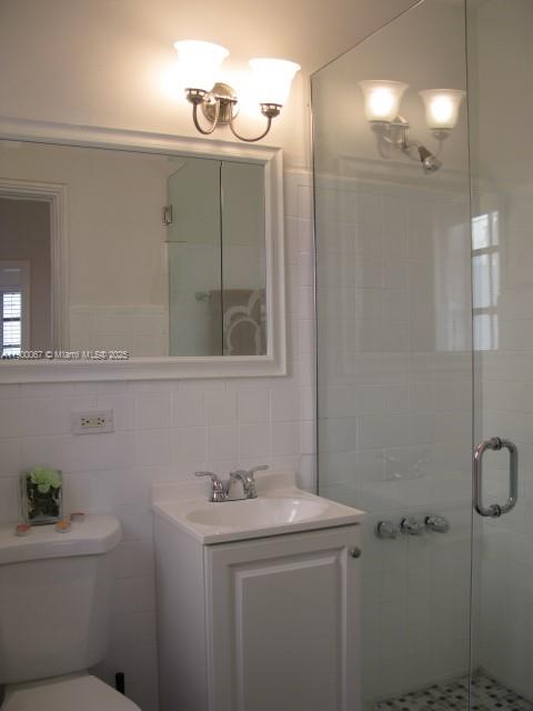 THE VINTAGE EAST CONDO - Residential Lease