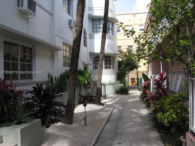 THE VINTAGE EAST CONDO - Residential Lease