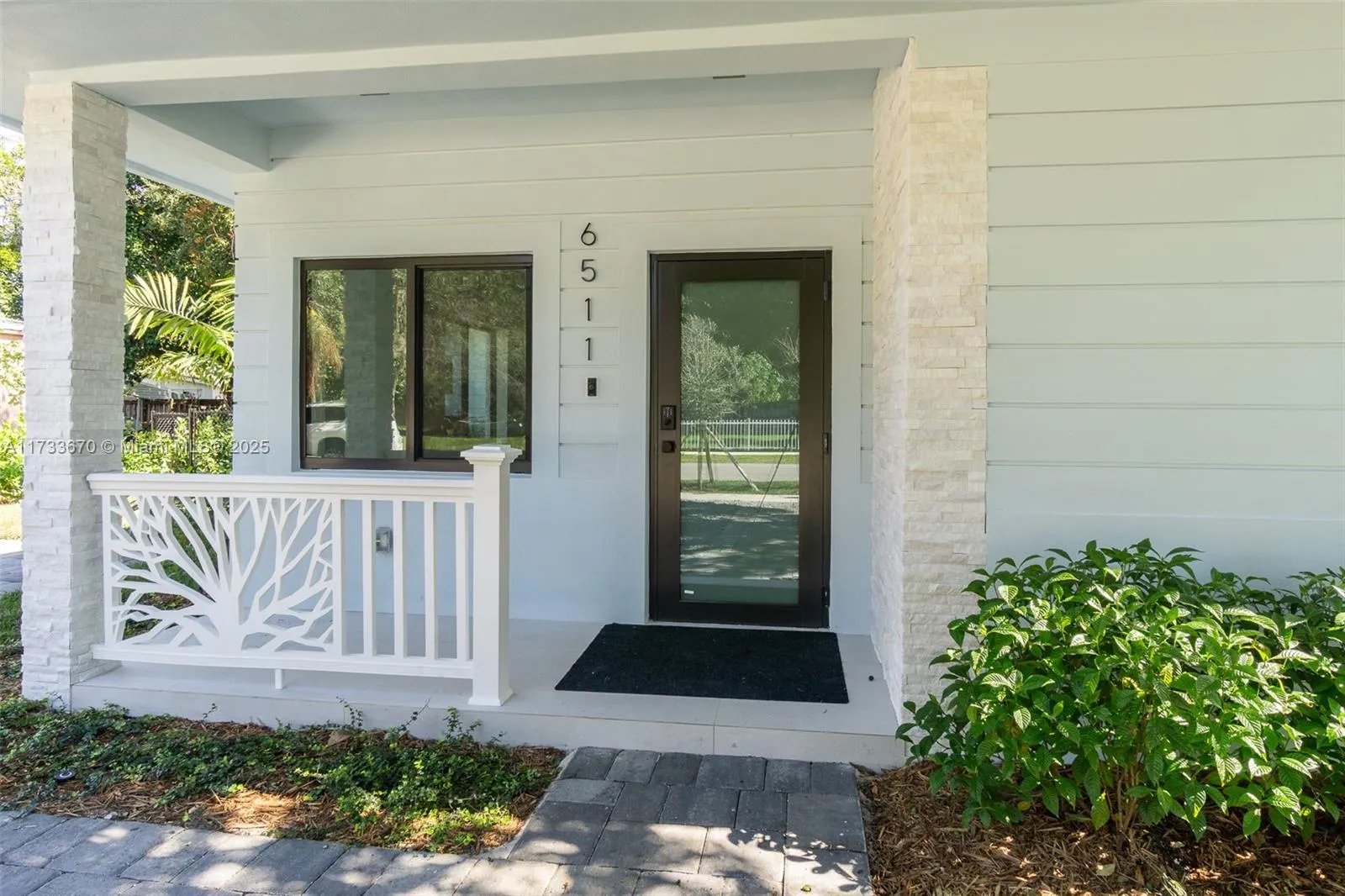 South Miami, Florida 33143, United States, 4 Bedrooms Bedrooms, ,3 BathroomsBathrooms,Residential,Pending,13214