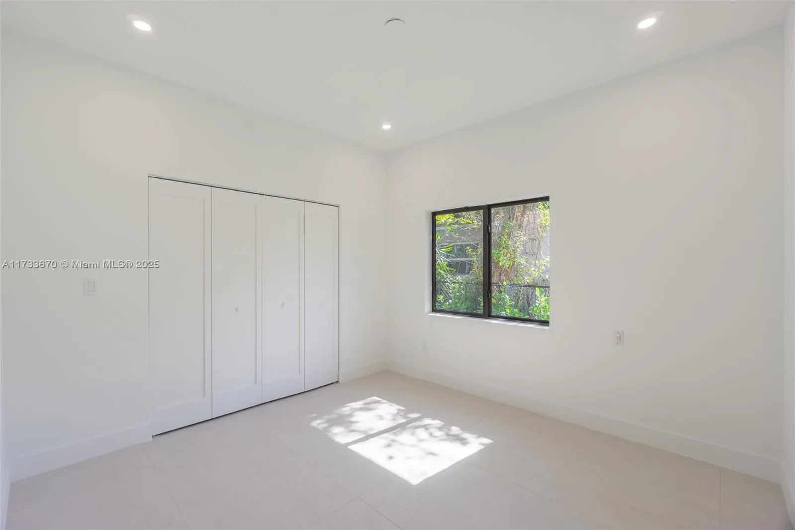 South Miami, Florida 33143, United States, 4 Bedrooms Bedrooms, ,3 BathroomsBathrooms,Residential,Pending,13214