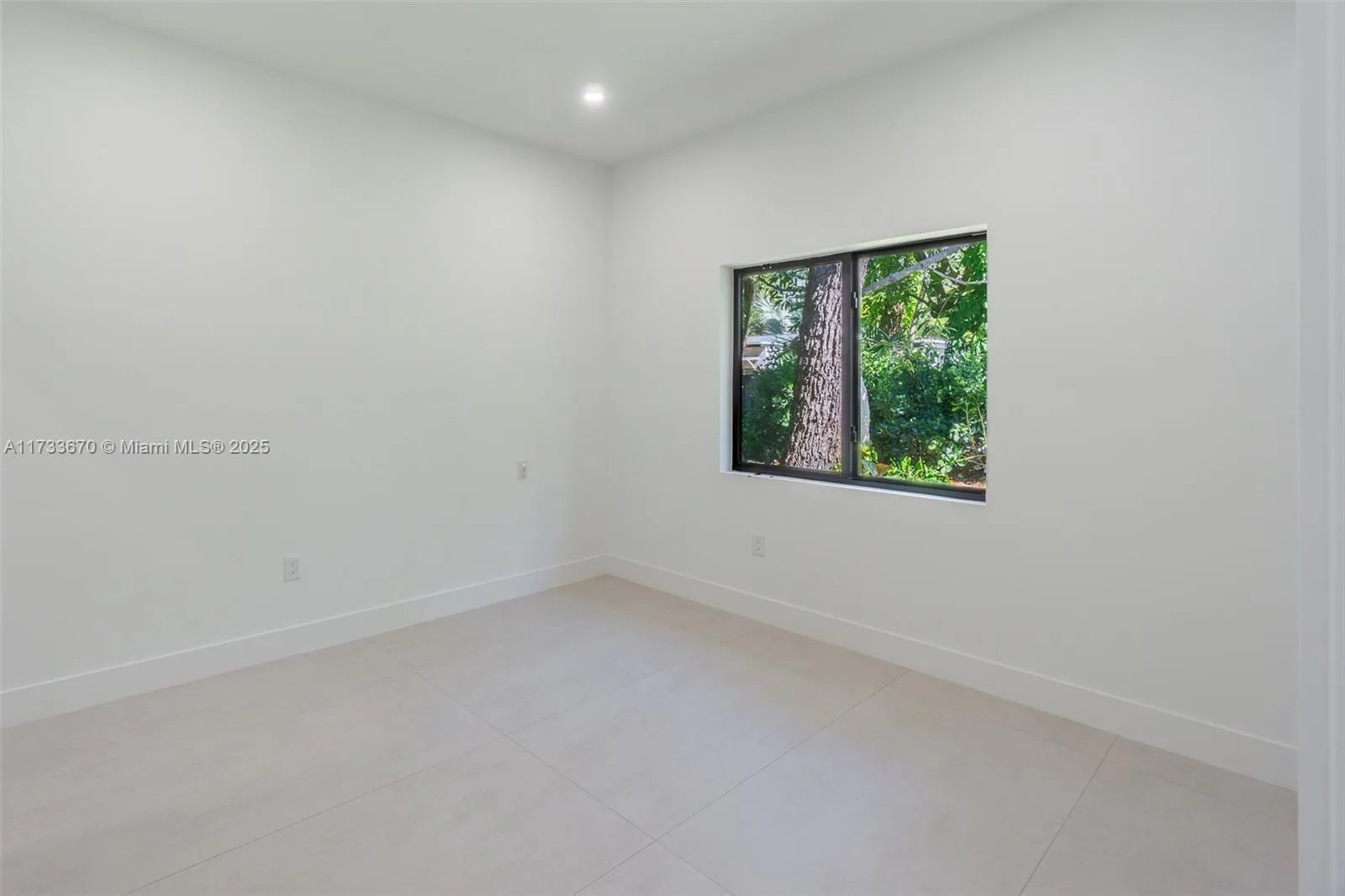 South Miami, Florida 33143, United States, 4 Bedrooms Bedrooms, ,3 BathroomsBathrooms,Residential,Pending,13214