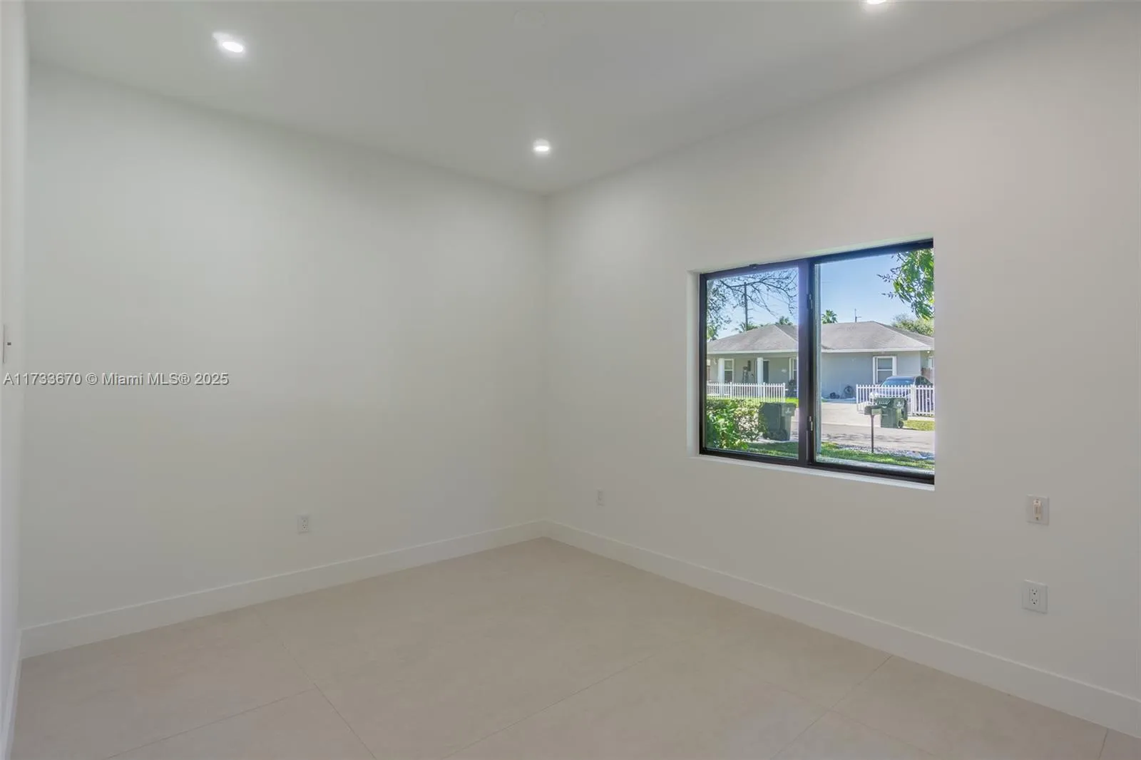 South Miami, Florida 33143, United States, 4 Bedrooms Bedrooms, ,3 BathroomsBathrooms,Residential,Pending,13214