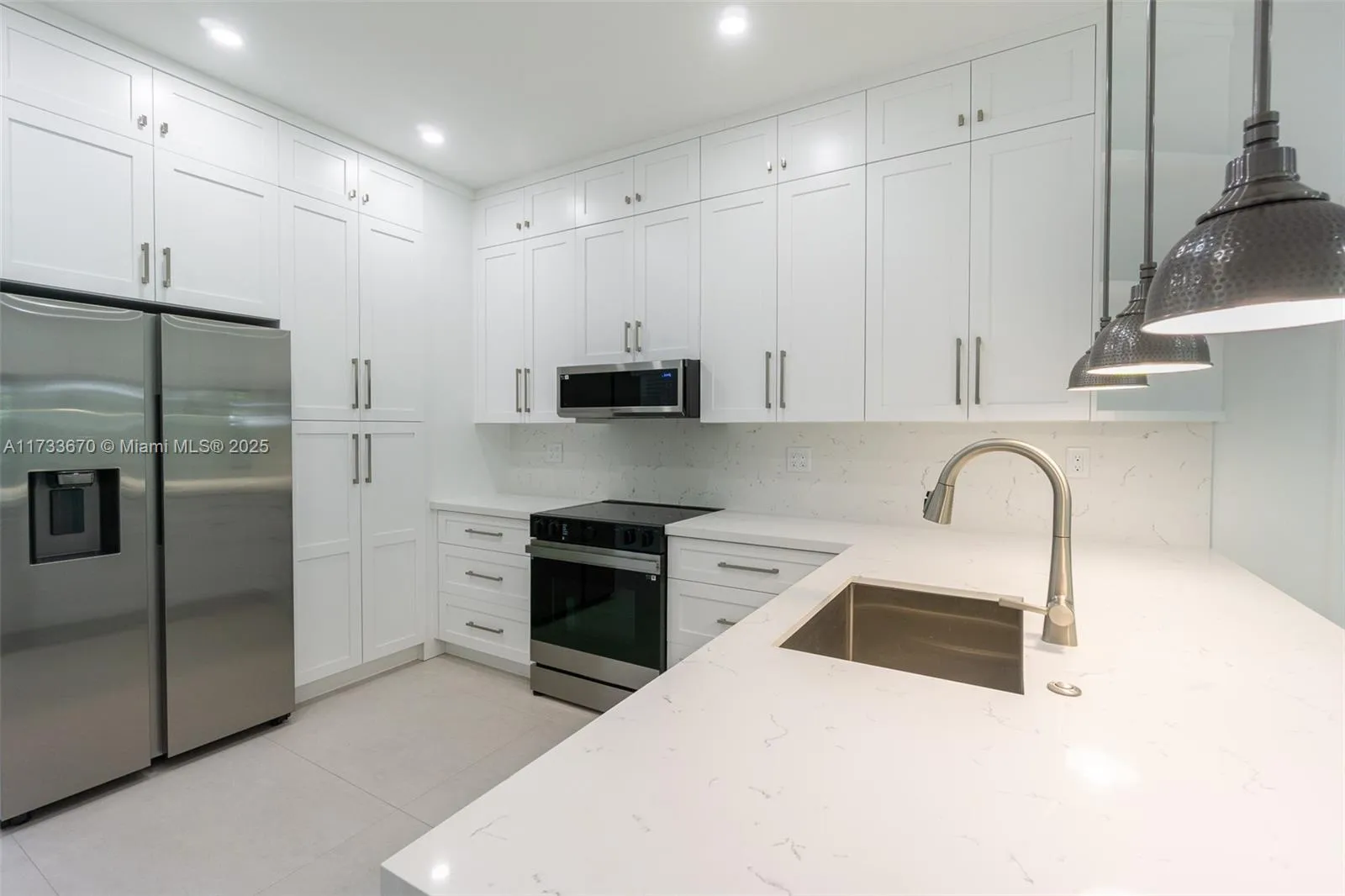 South Miami, Florida 33143, United States, 4 Bedrooms Bedrooms, ,3 BathroomsBathrooms,Residential,Pending,13214