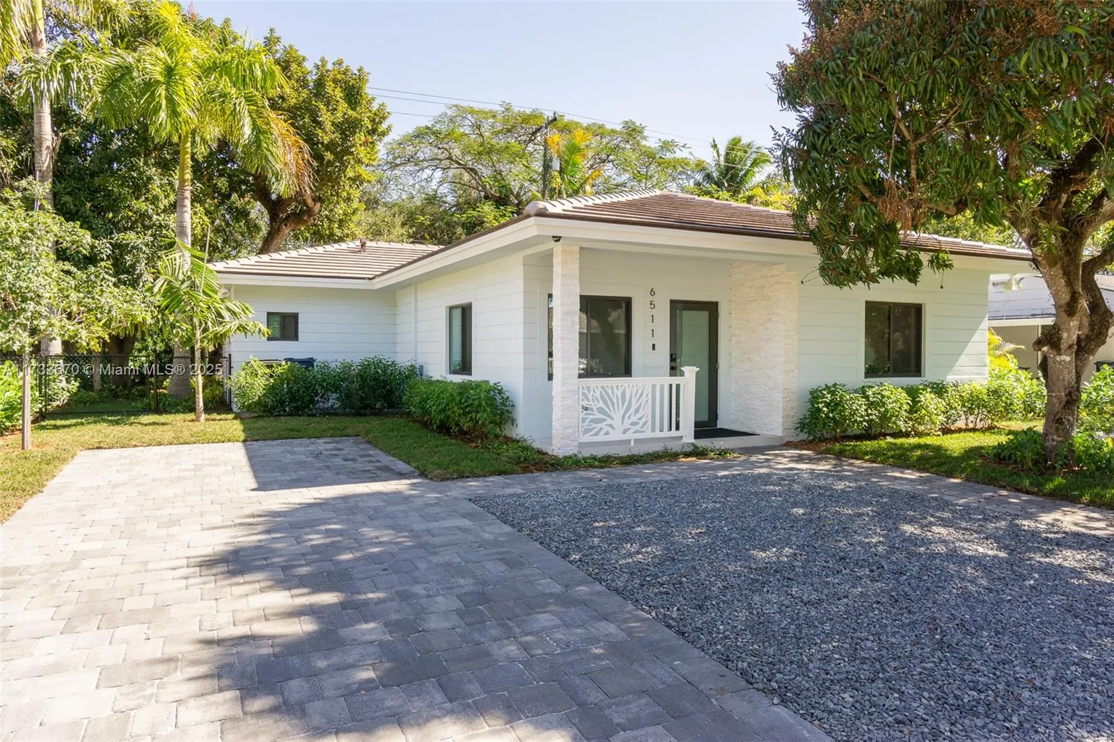 South Miami, Florida 33143, United States, 4 Bedrooms Bedrooms, ,3 BathroomsBathrooms,Residential,Pending,13214