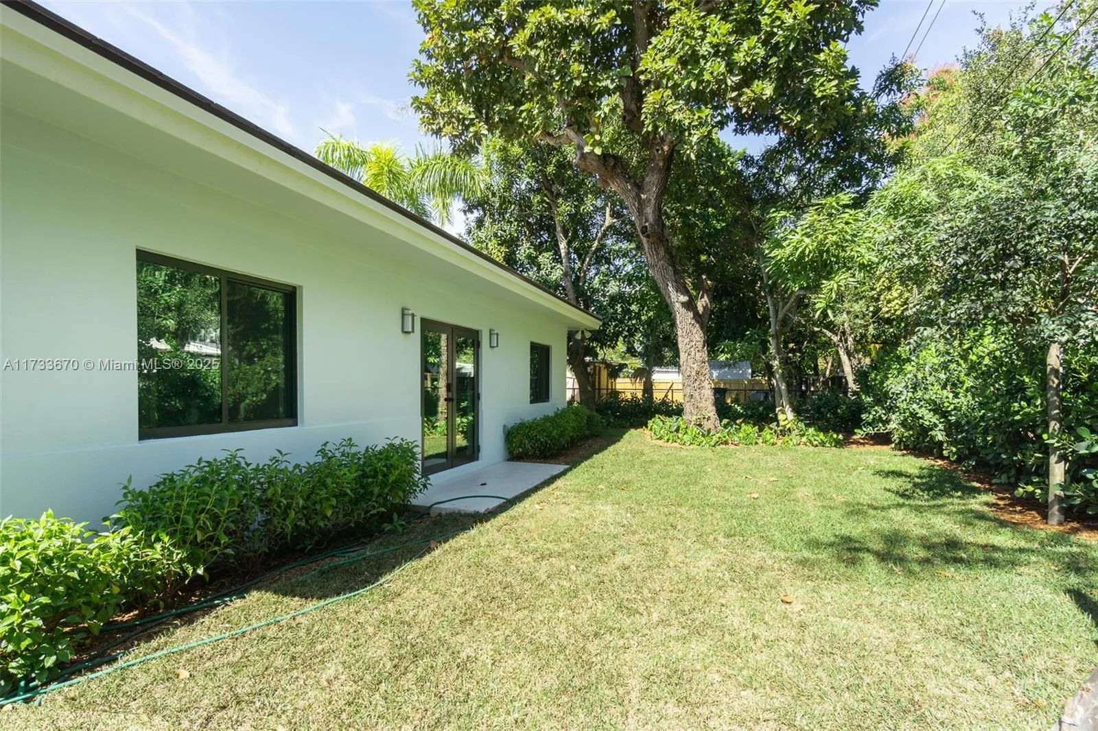 South Miami, Florida 33143, United States, 4 Bedrooms Bedrooms, ,3 BathroomsBathrooms,Residential,Pending,13214