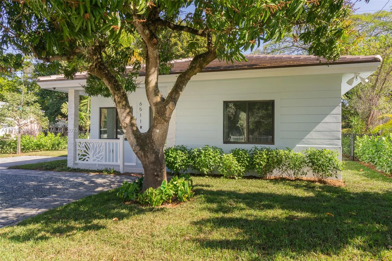 South Miami, Florida 33143, United States, 4 Bedrooms Bedrooms, ,3 BathroomsBathrooms,Residential,Pending,13214