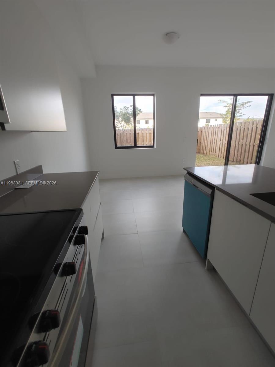 CENTURY PARK SQUARE - Residential Lease