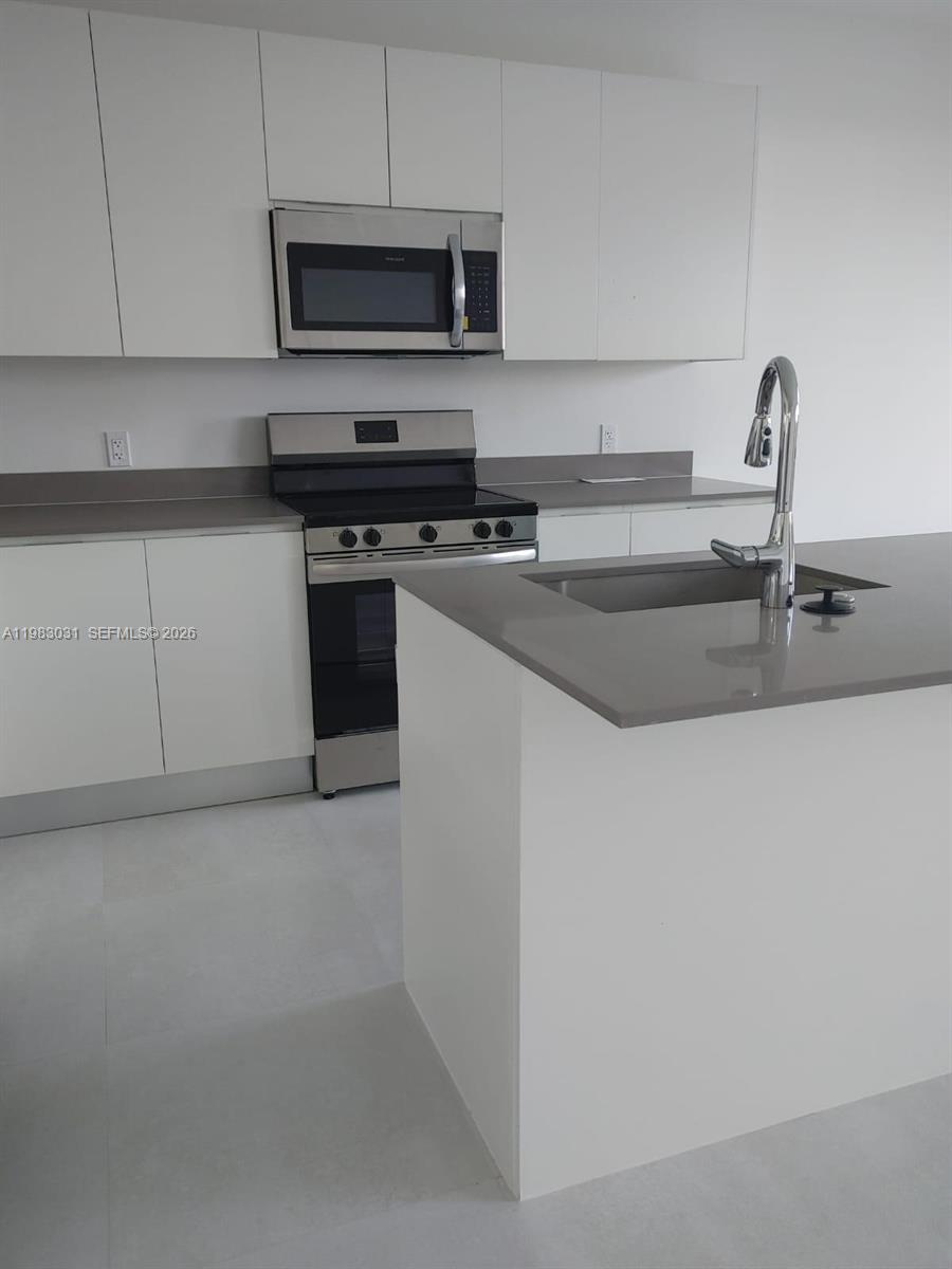 CENTURY PARK SQUARE - Residential Lease