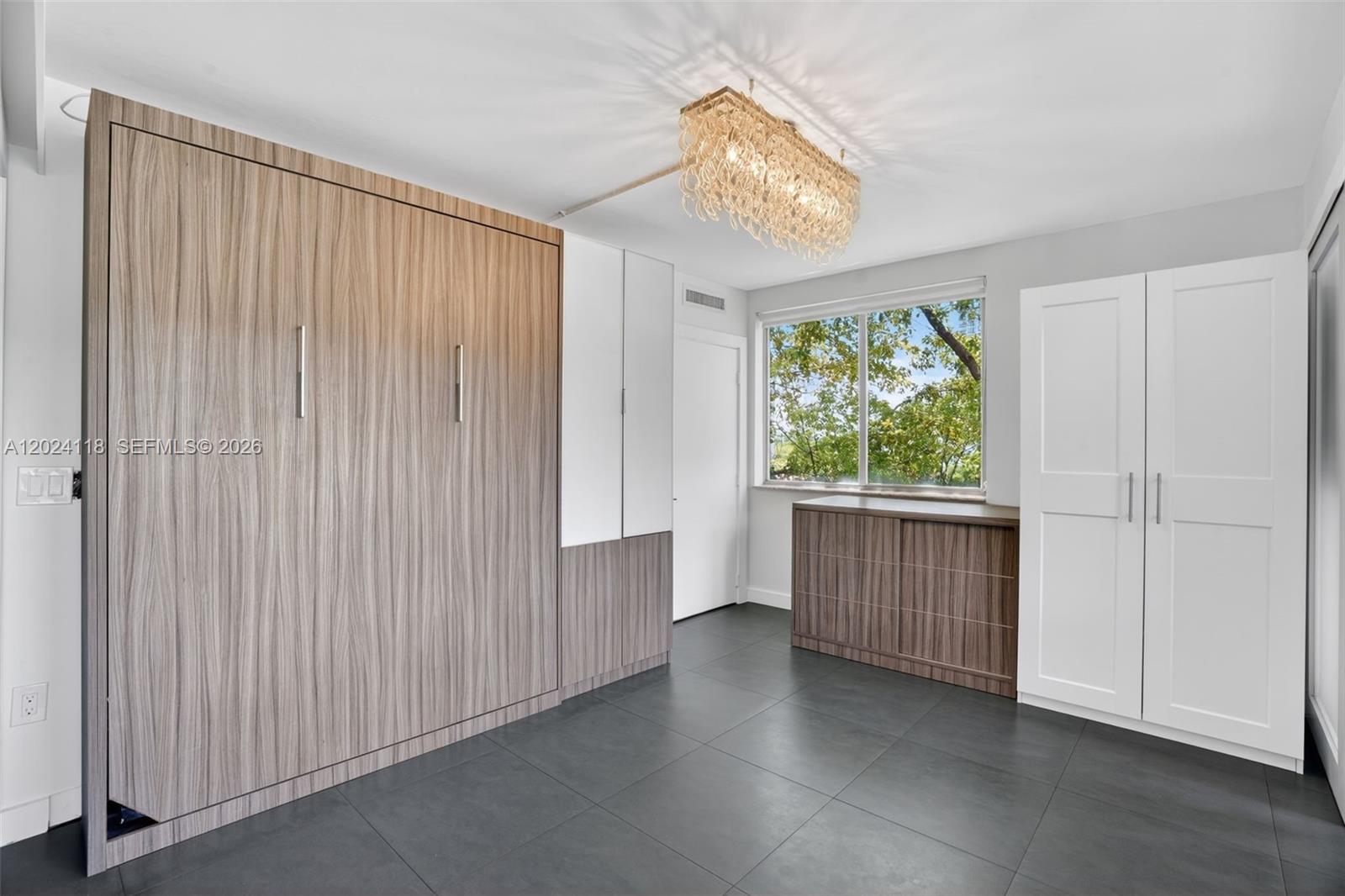 THE MANHATTAN CONDO - Residential