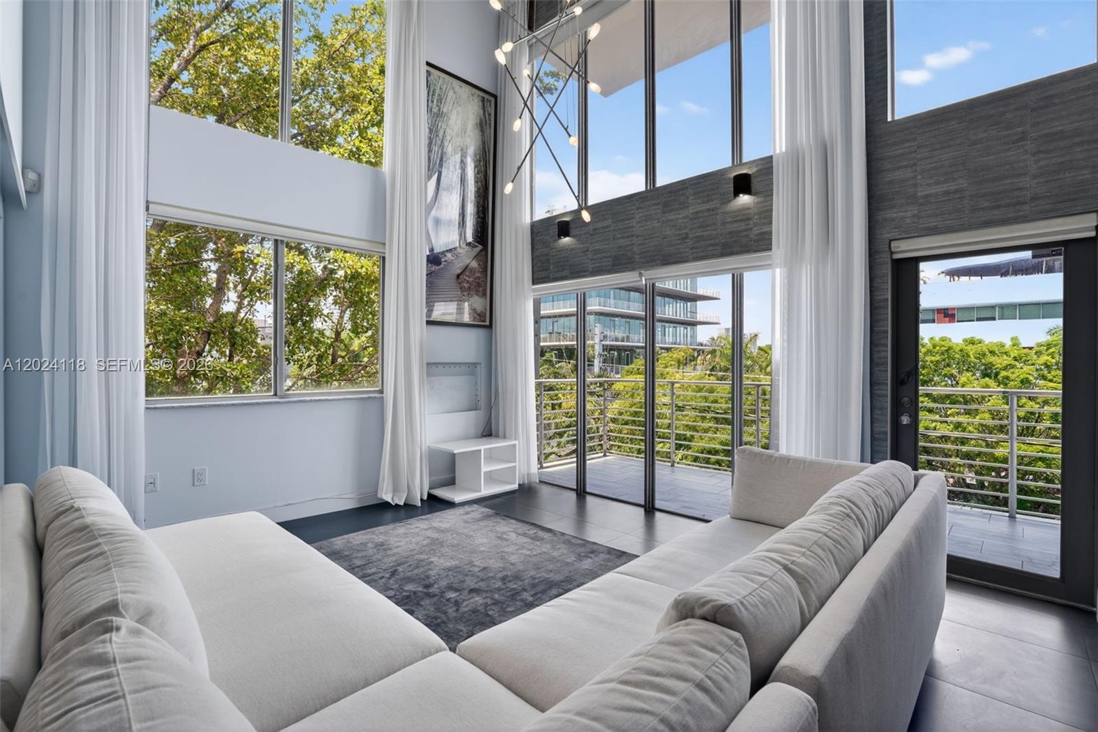 THE MANHATTAN CONDO - Residential