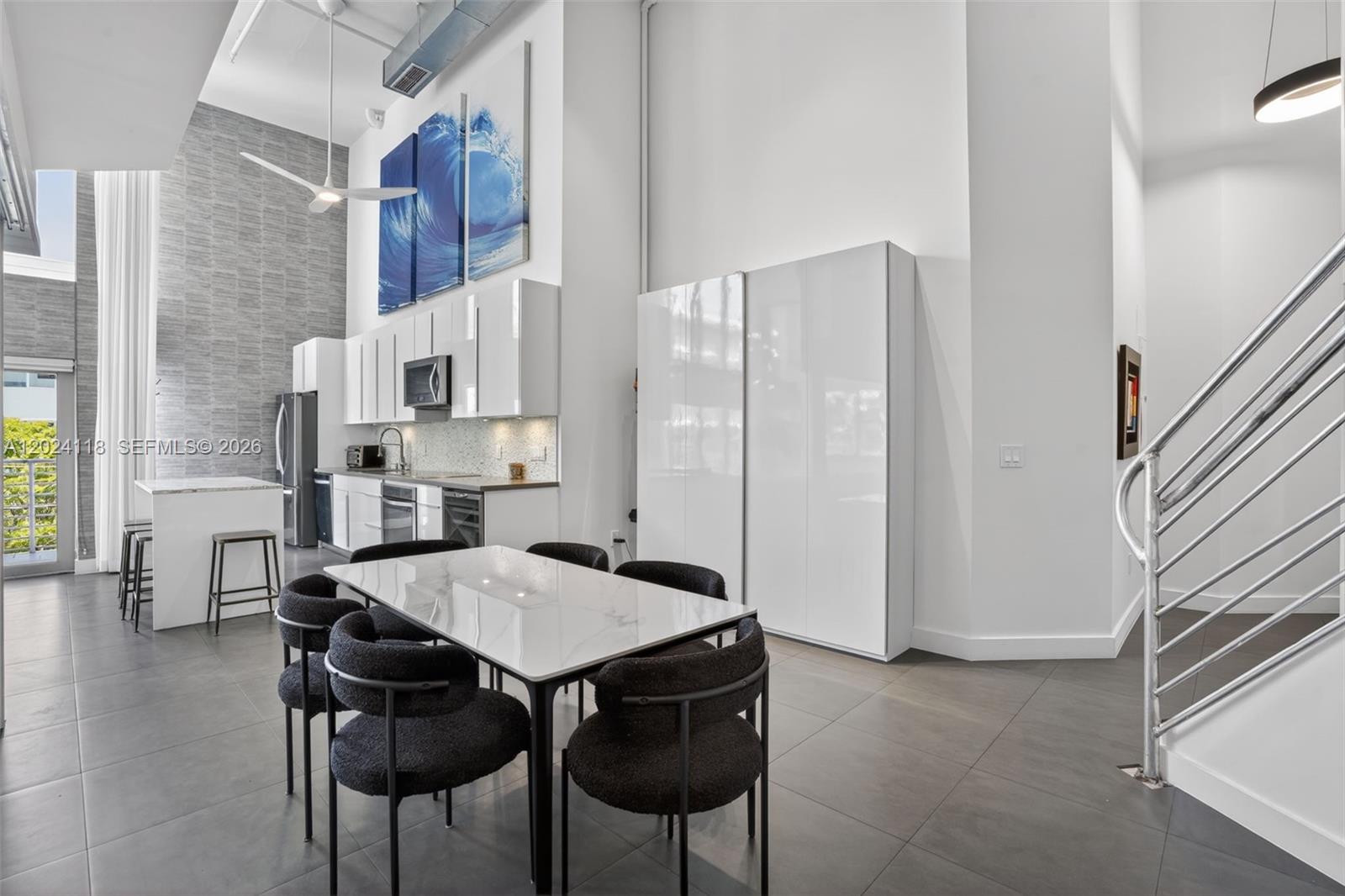 THE MANHATTAN CONDO - Residential