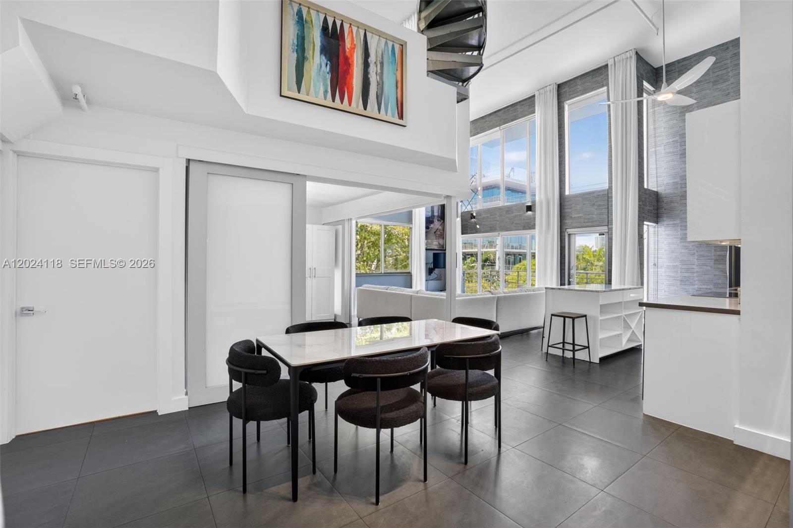 THE MANHATTAN CONDO - Residential