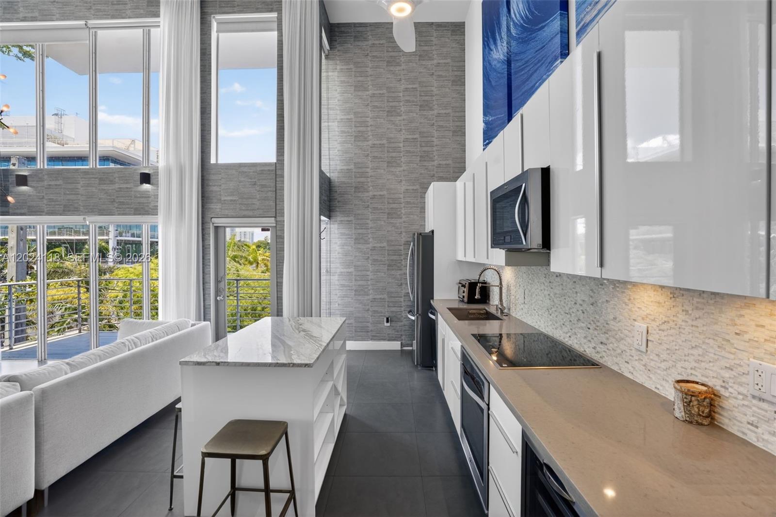 THE MANHATTAN CONDO - Residential