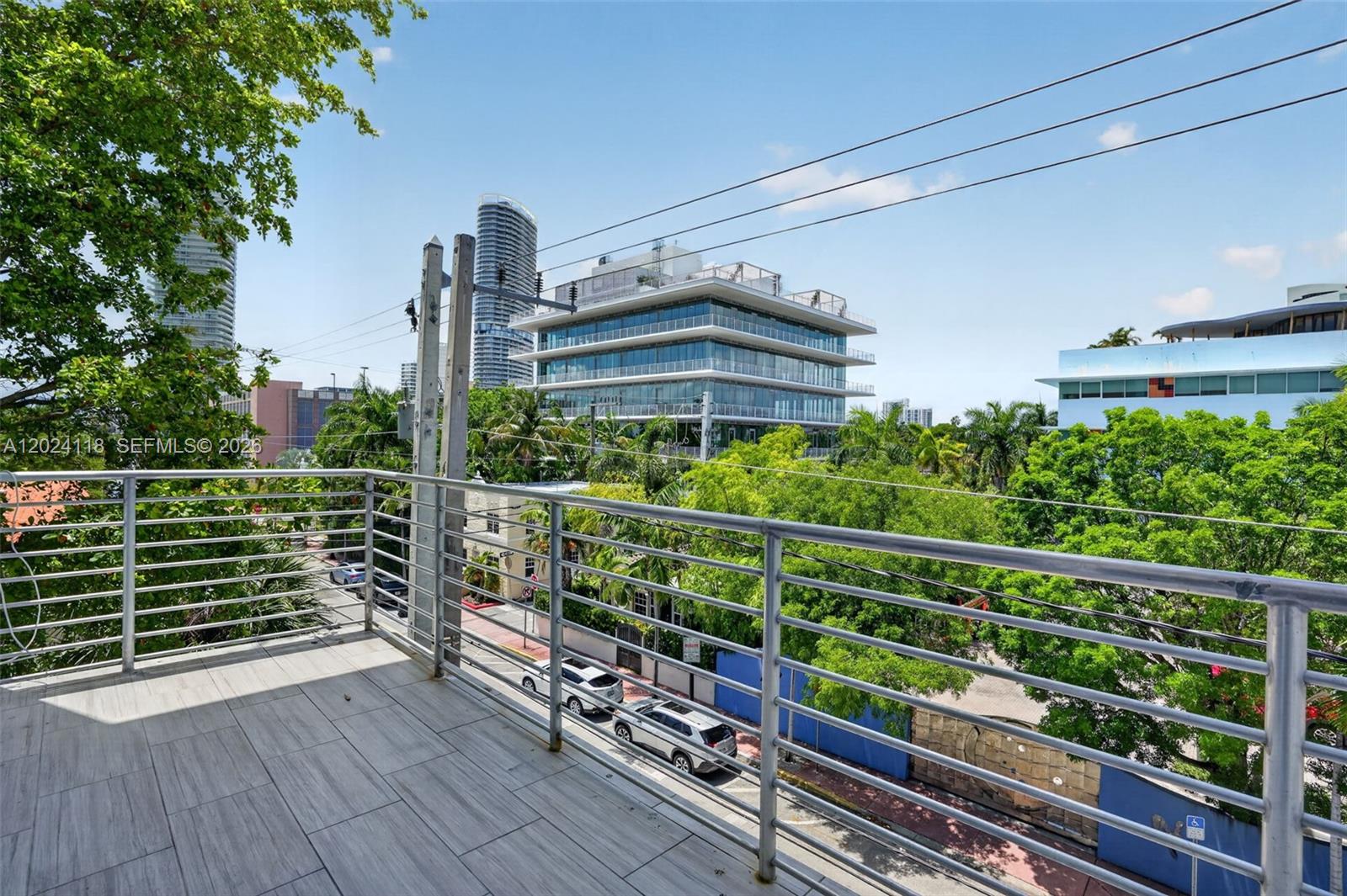 THE MANHATTAN CONDO - Residential